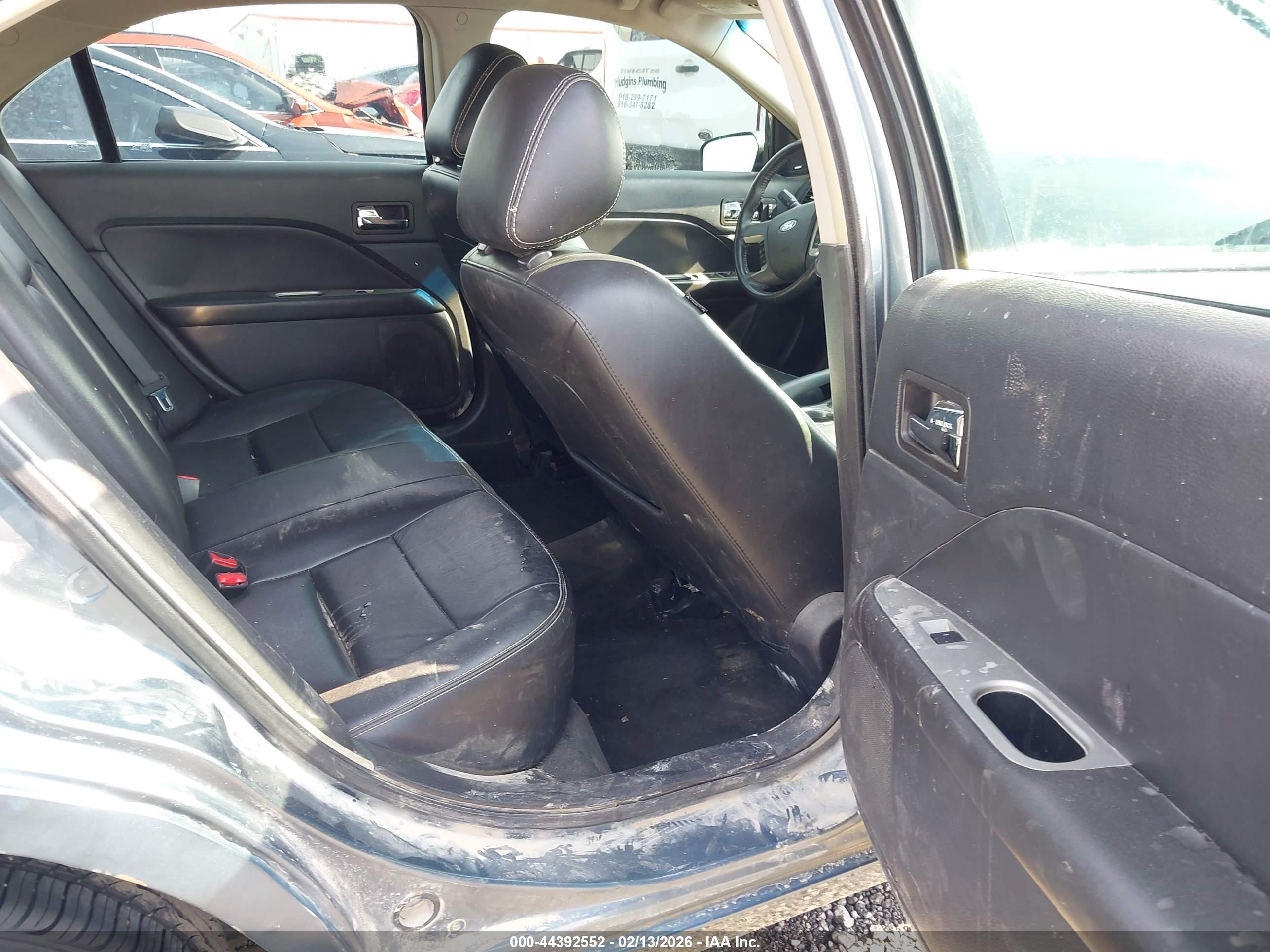 FORD FUSION image 8