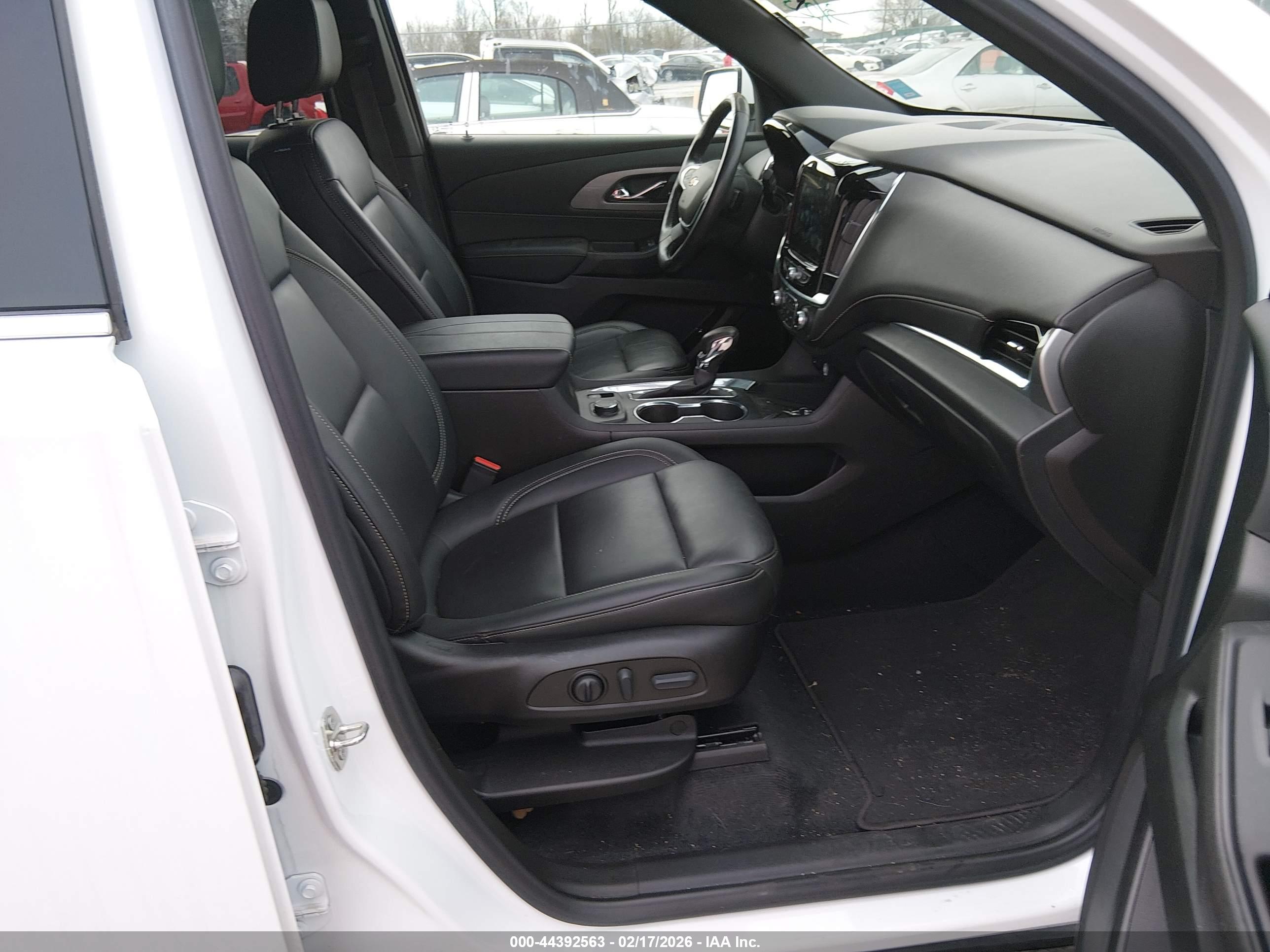 CHEVROLET TRAVERSE image 5