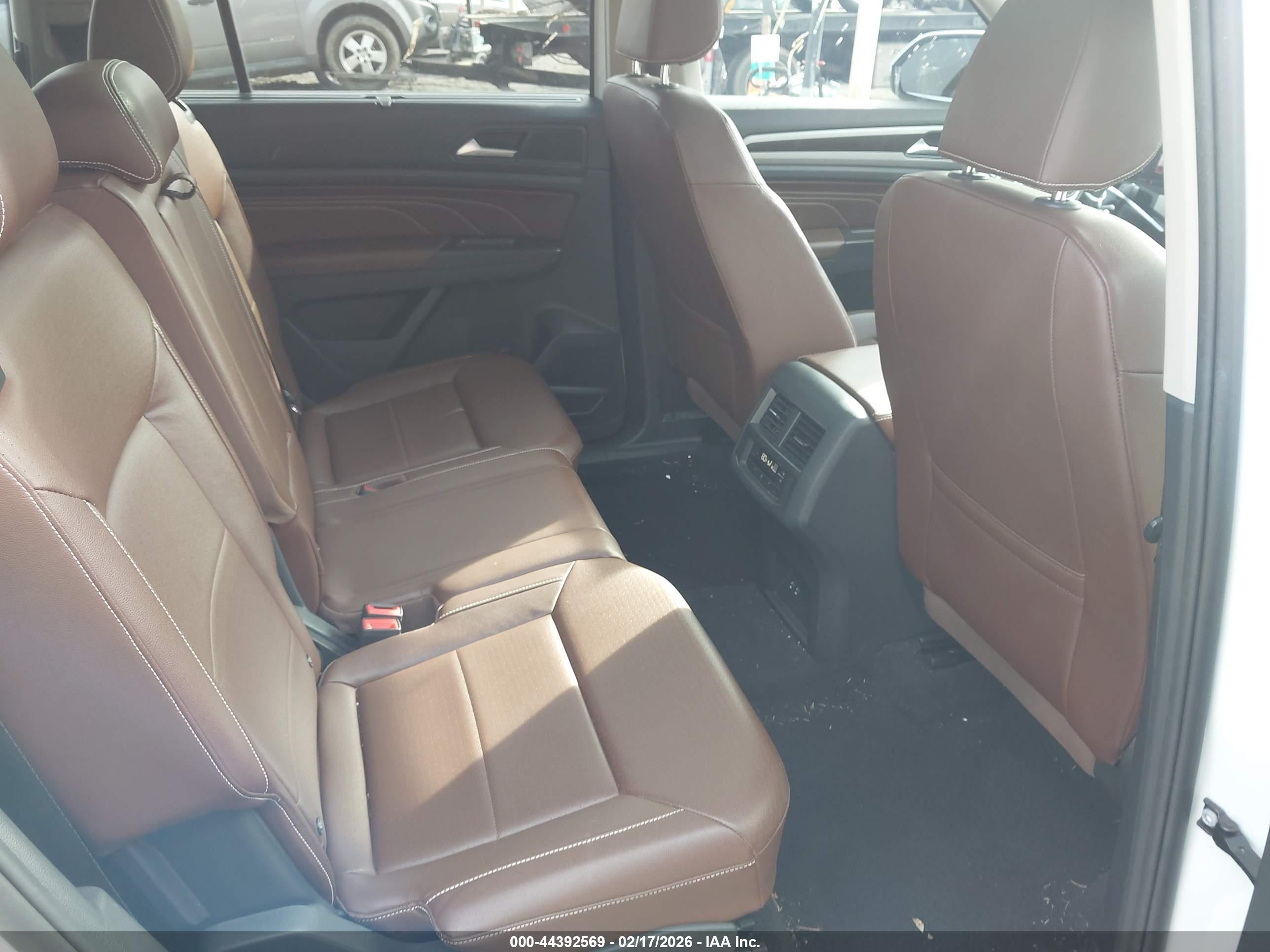 VOLKSWAGEN ATLAS image 8