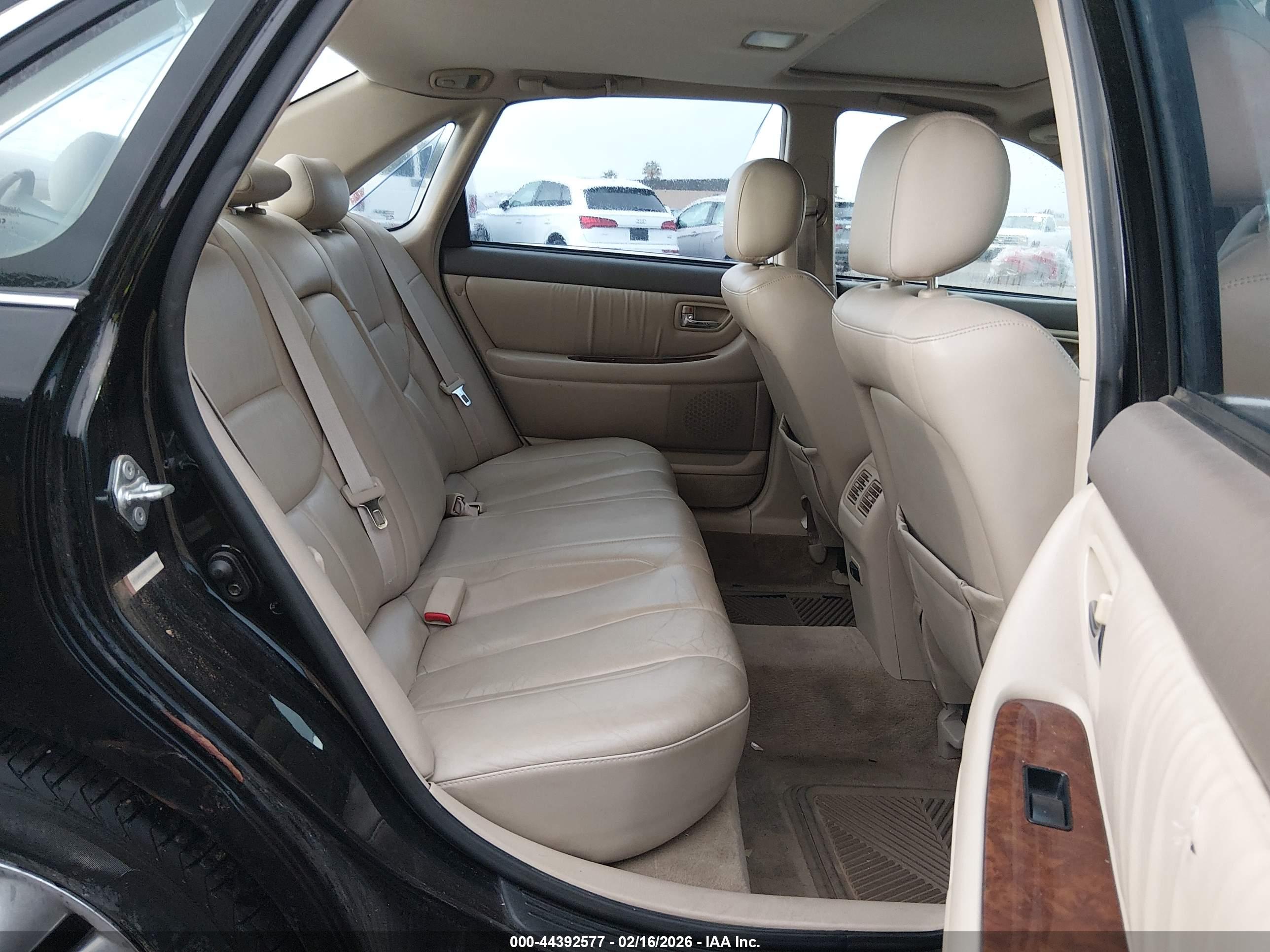 TOYOTA AVALON image 8