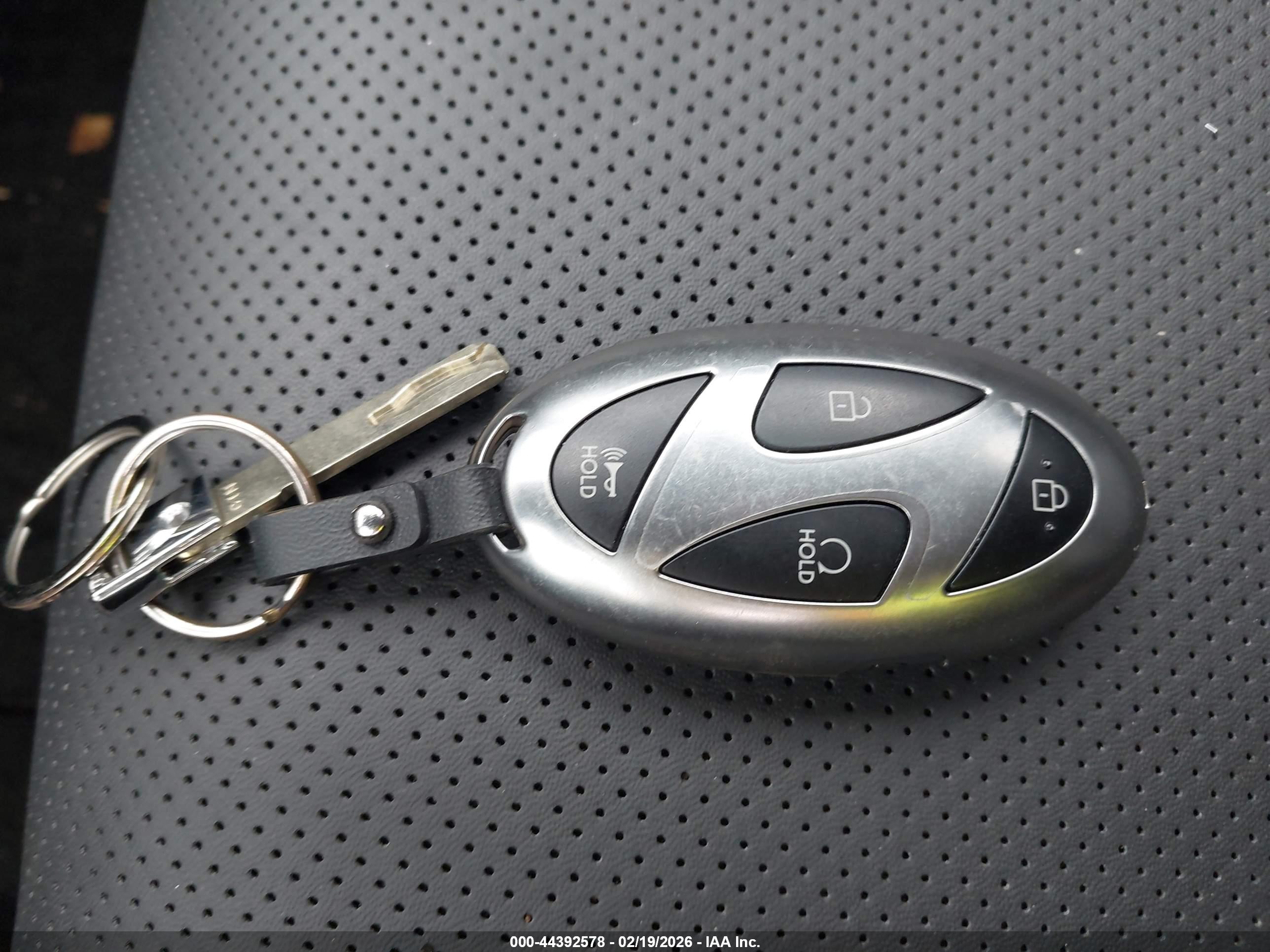 HYUNDAI SANTA image 11