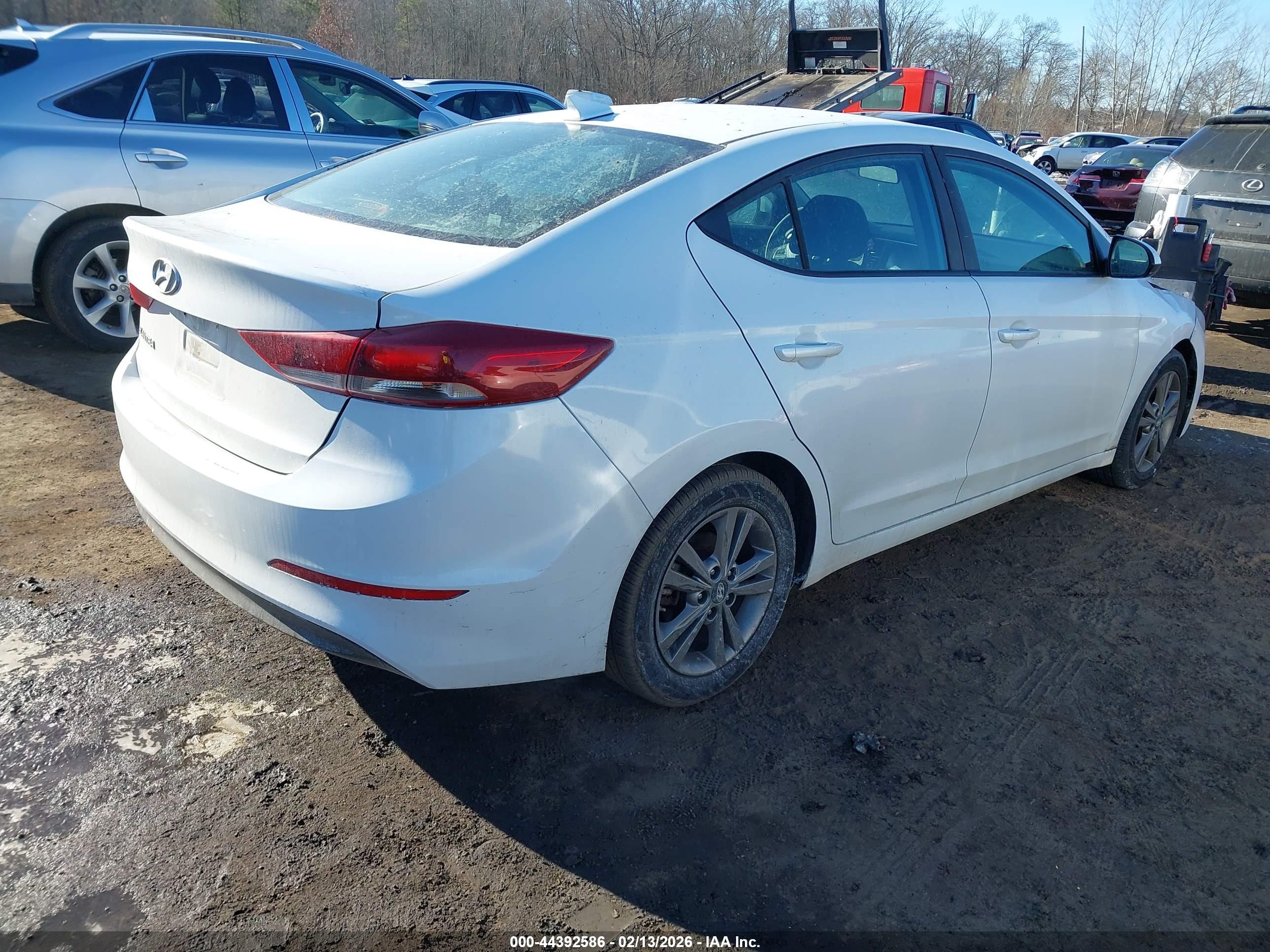 HYUNDAI ELANTRA image 4