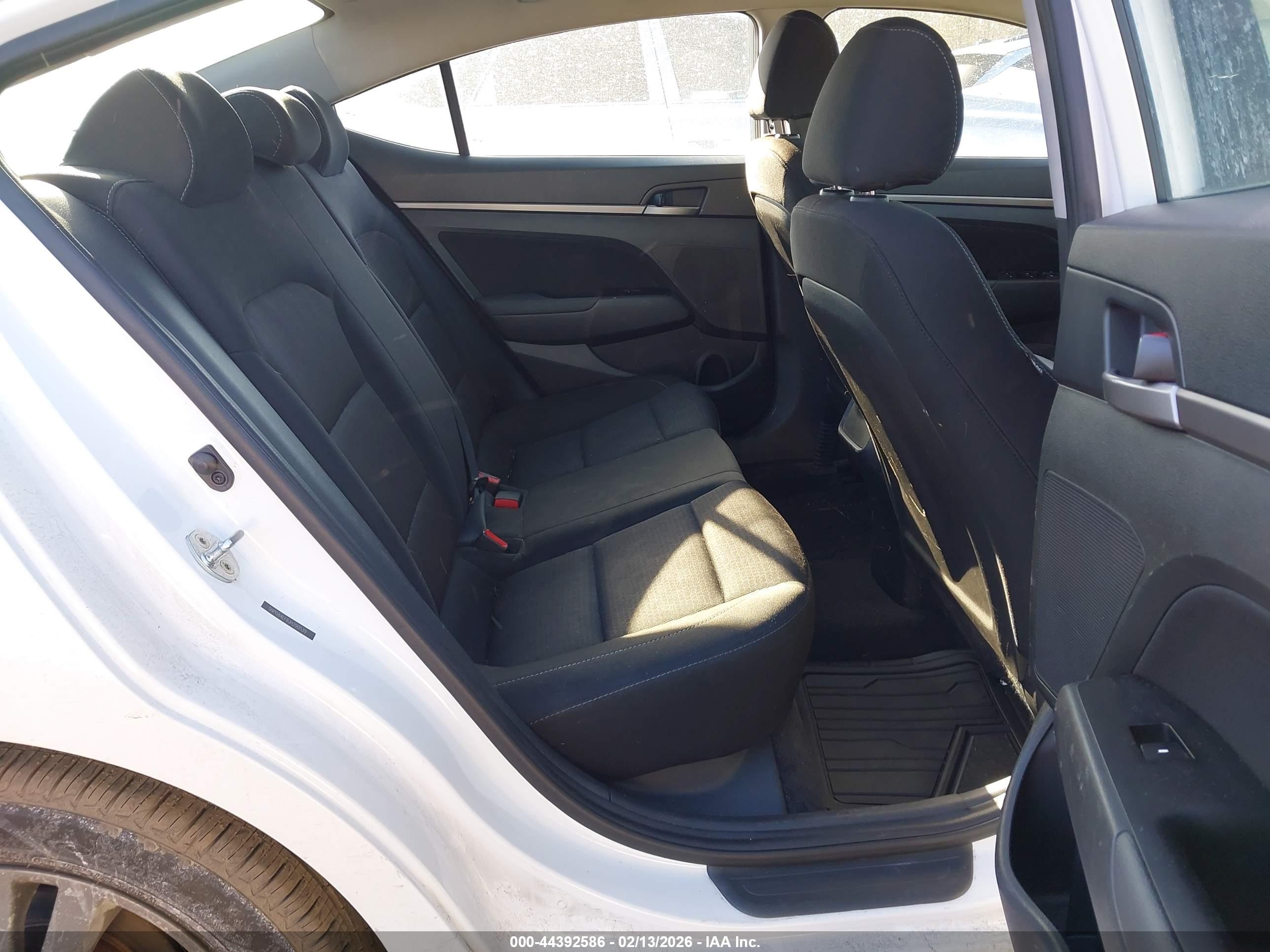 HYUNDAI ELANTRA image 8