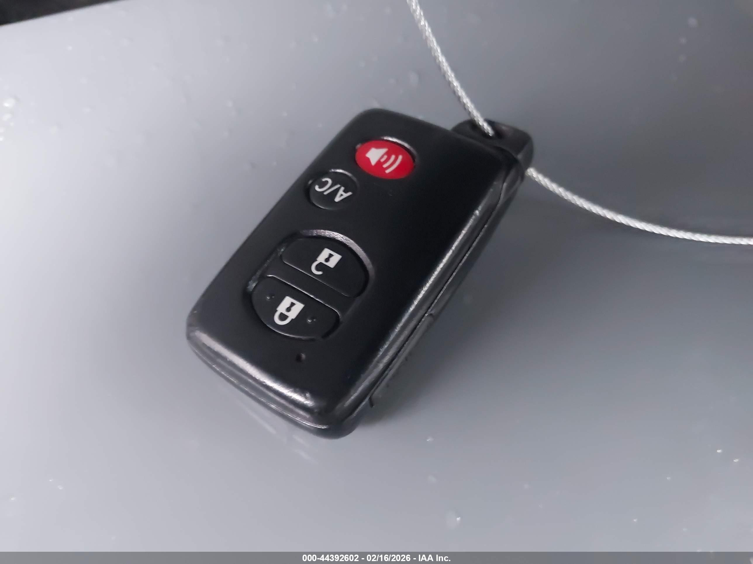 TOYOTA PRIUS image 11
