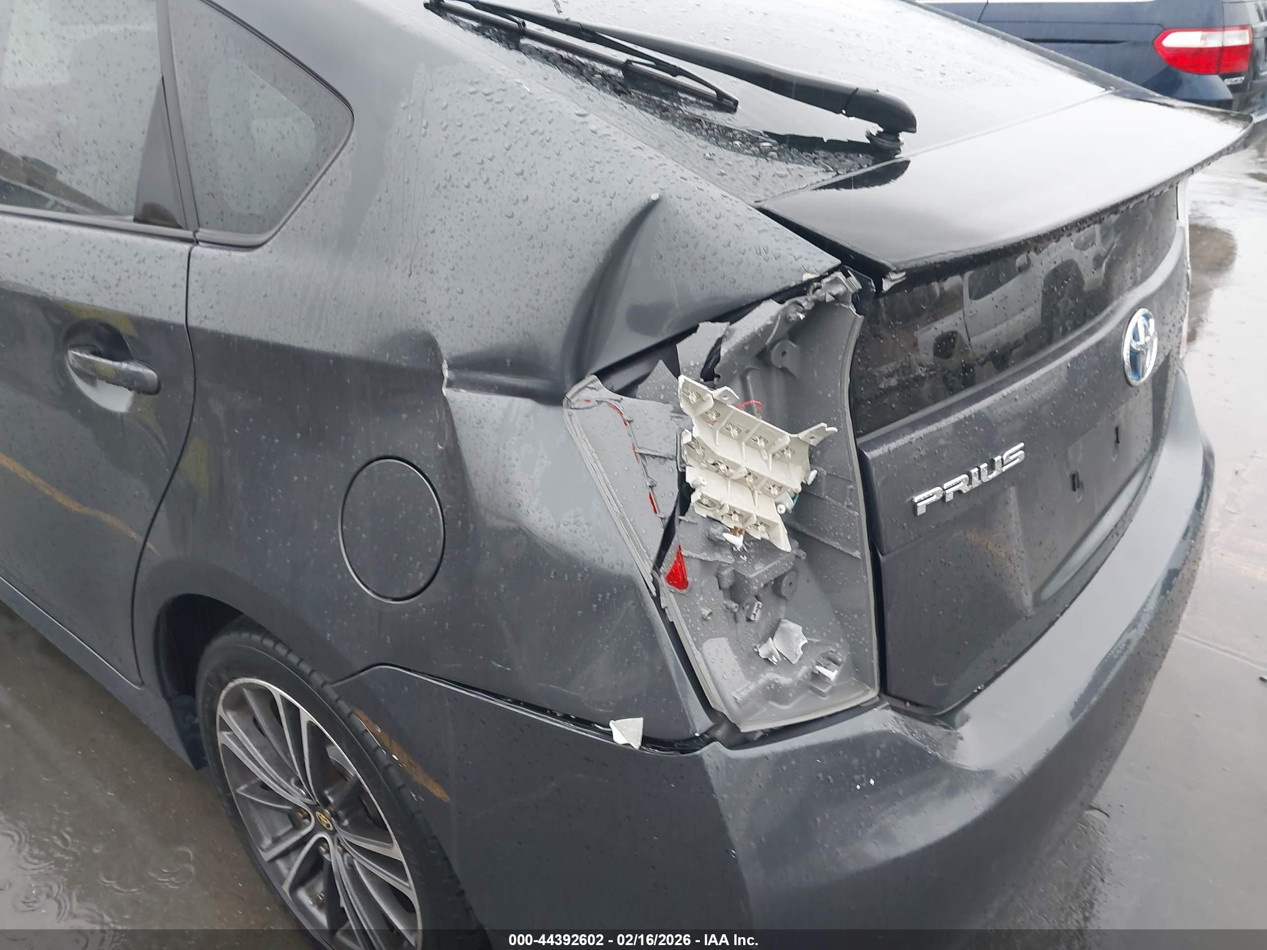 TOYOTA PRIUS image 6