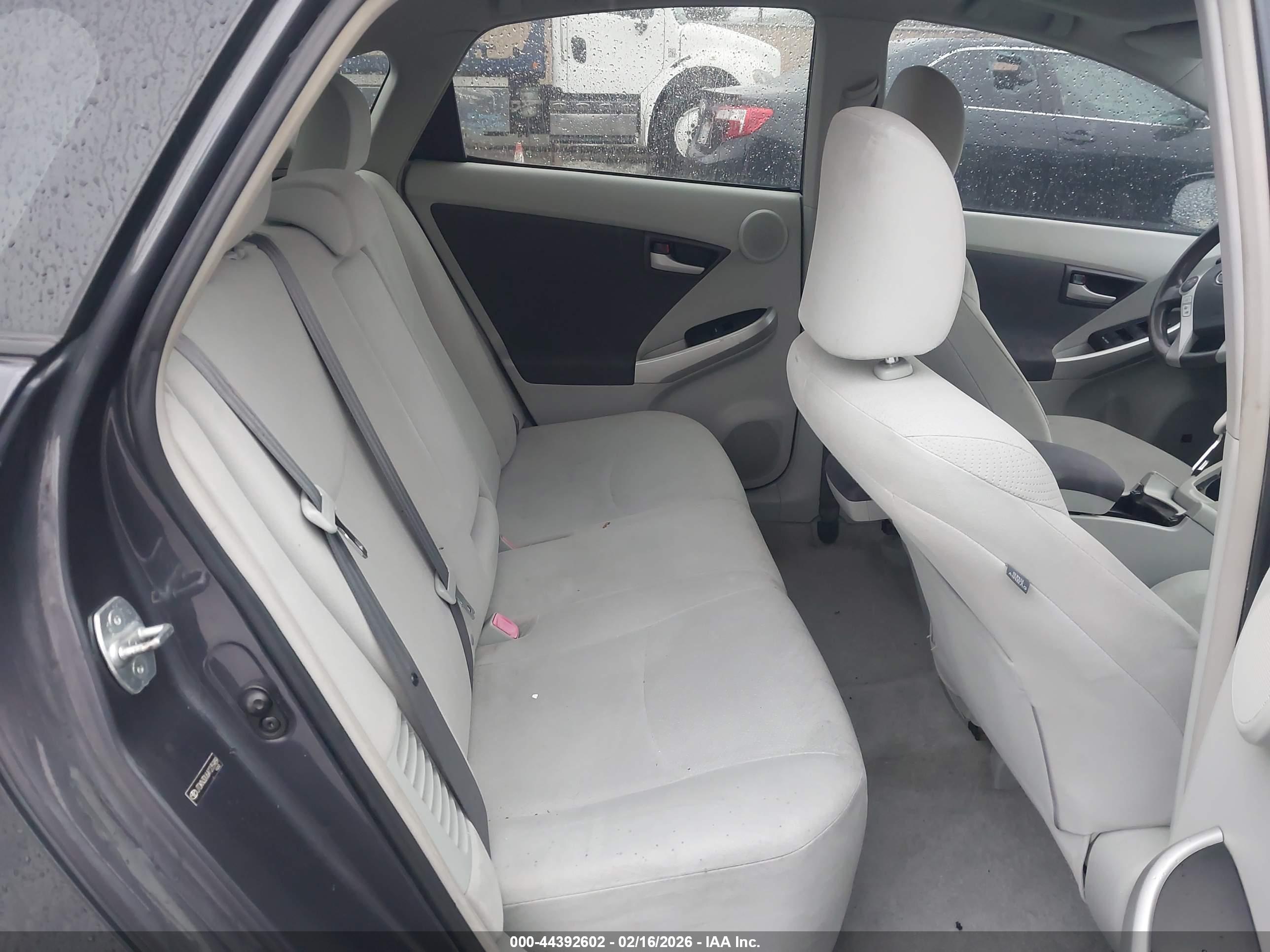 TOYOTA PRIUS image 8
