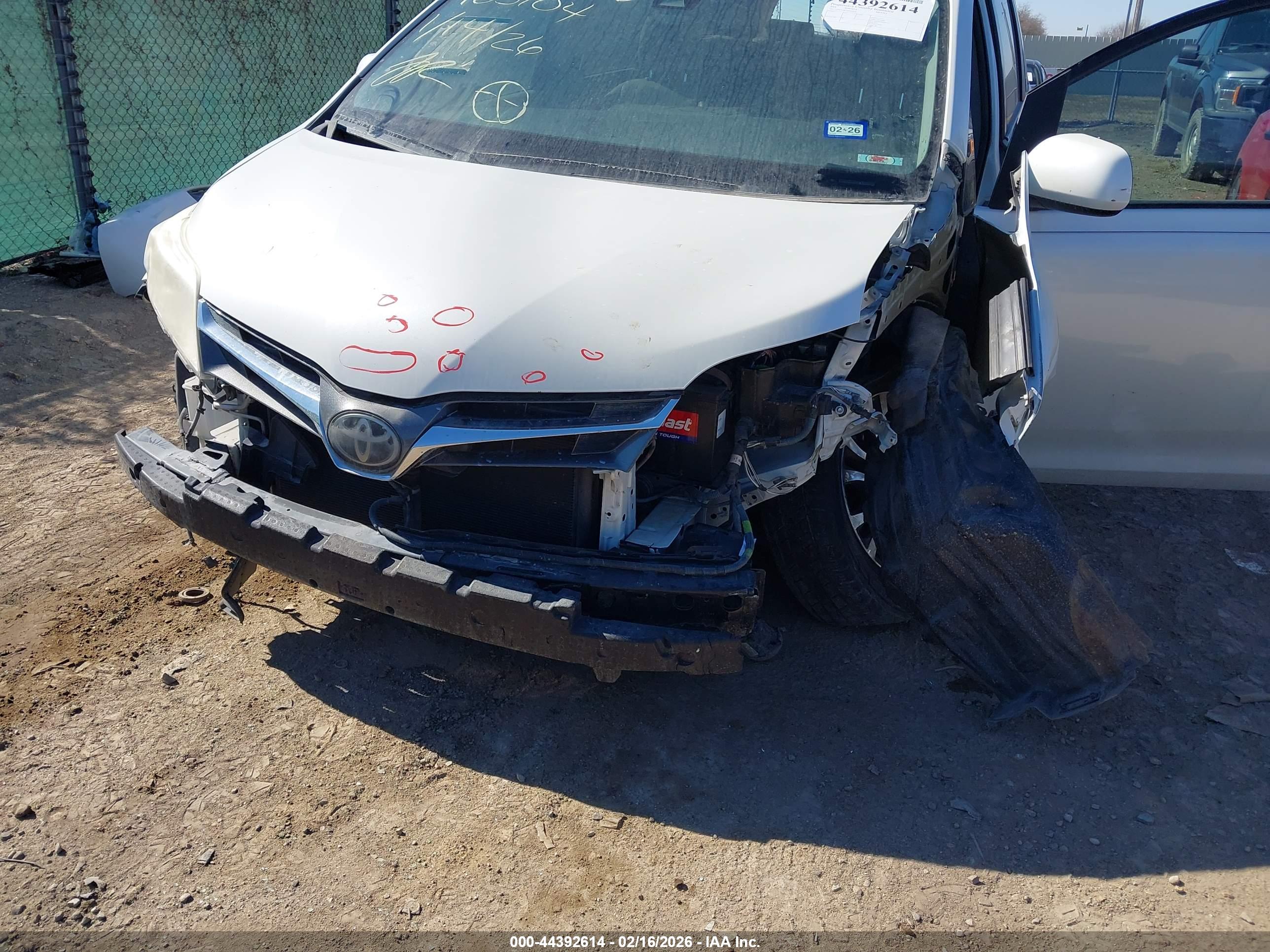 TOYOTA SIENNA image 6