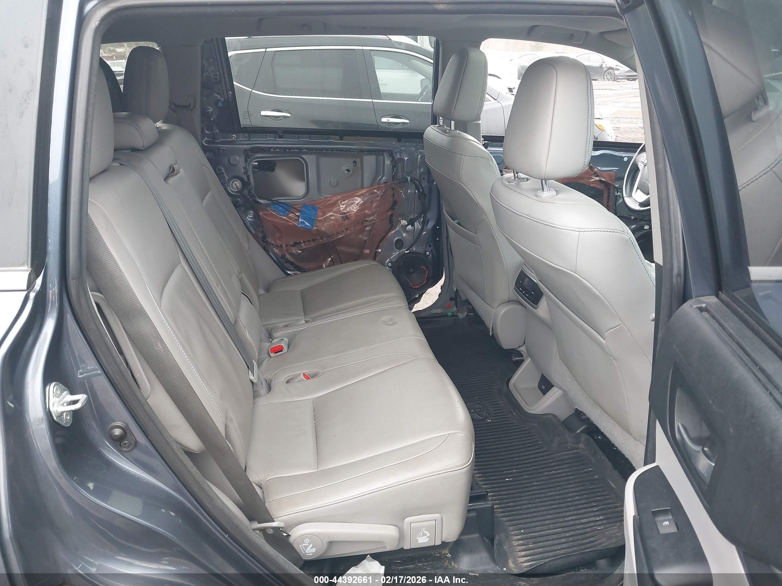 TOYOTA HIGHLANDER image 8