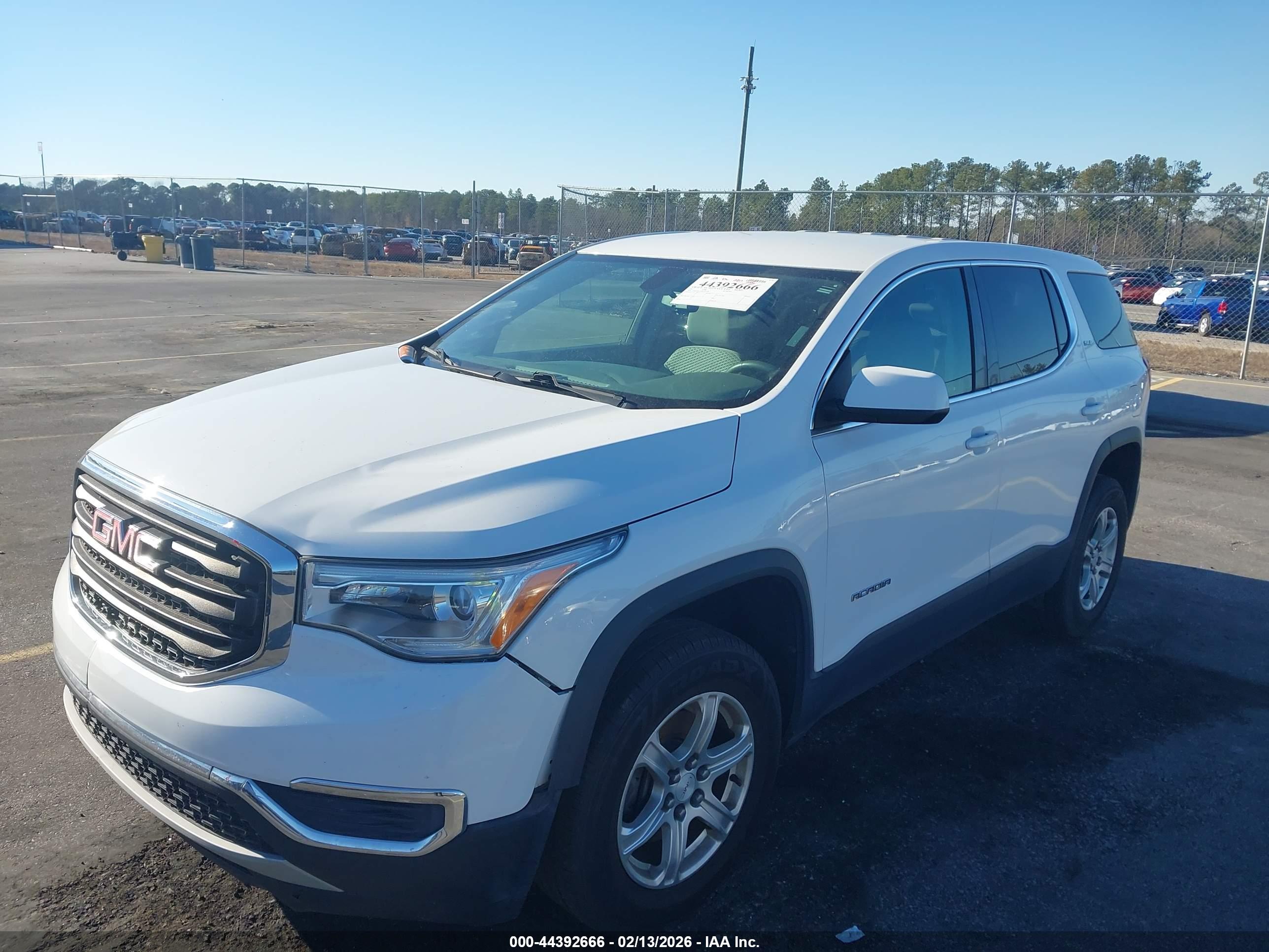 GMC ACADIA image 2