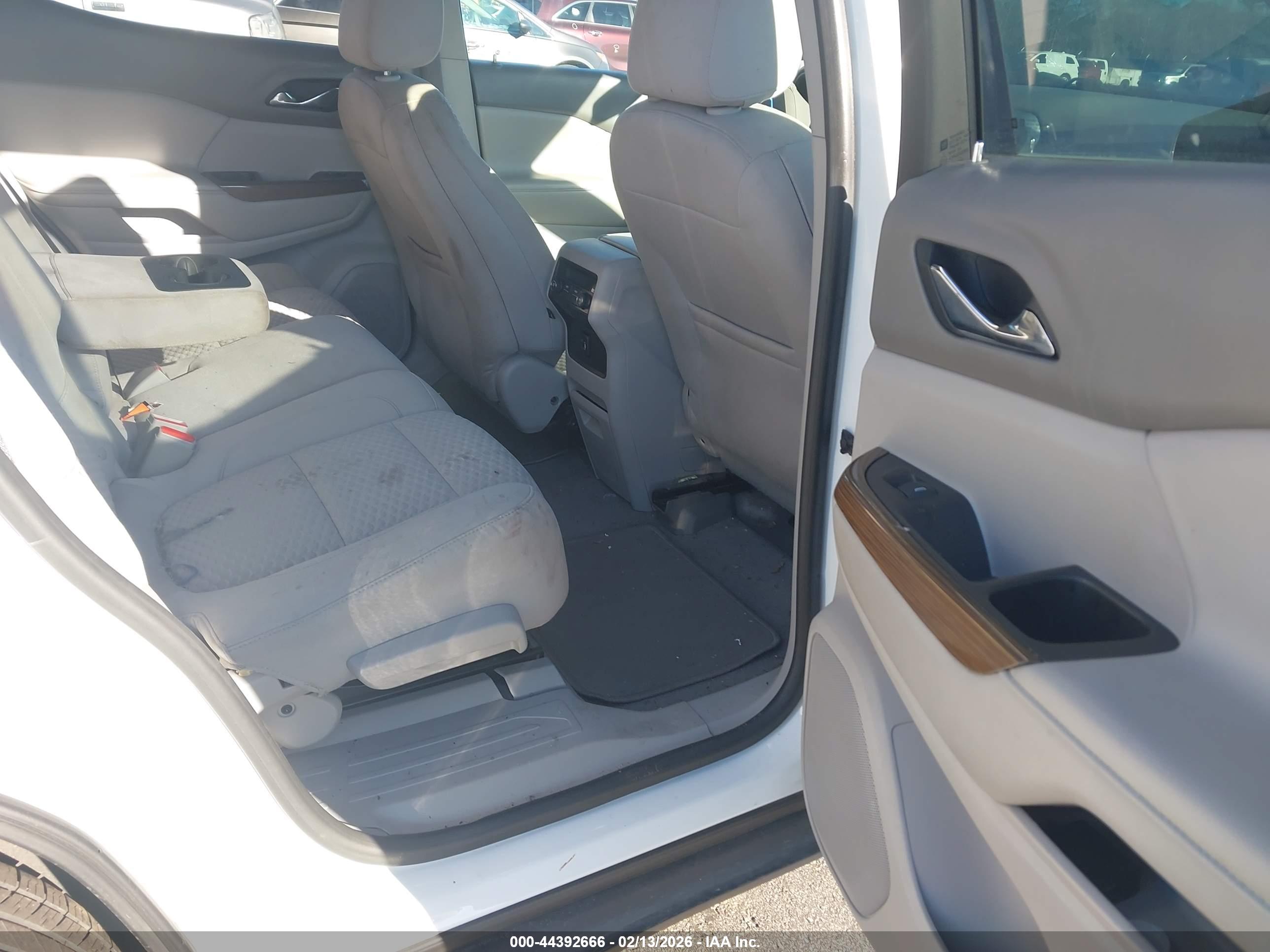 GMC ACADIA image 8