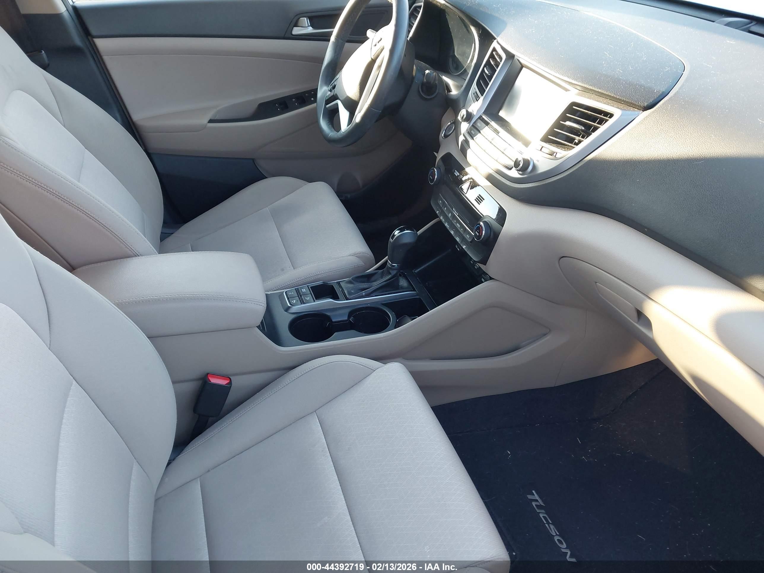 HYUNDAI TUCSON image 5