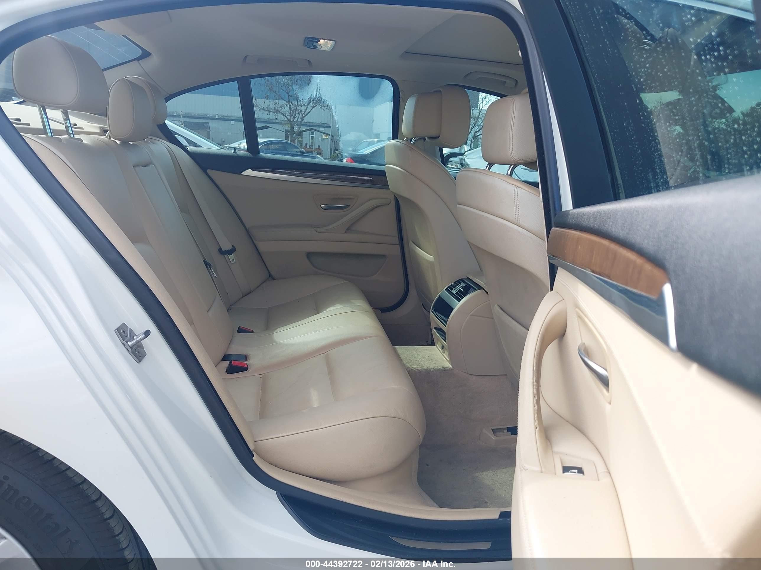 BMW 528I image 8