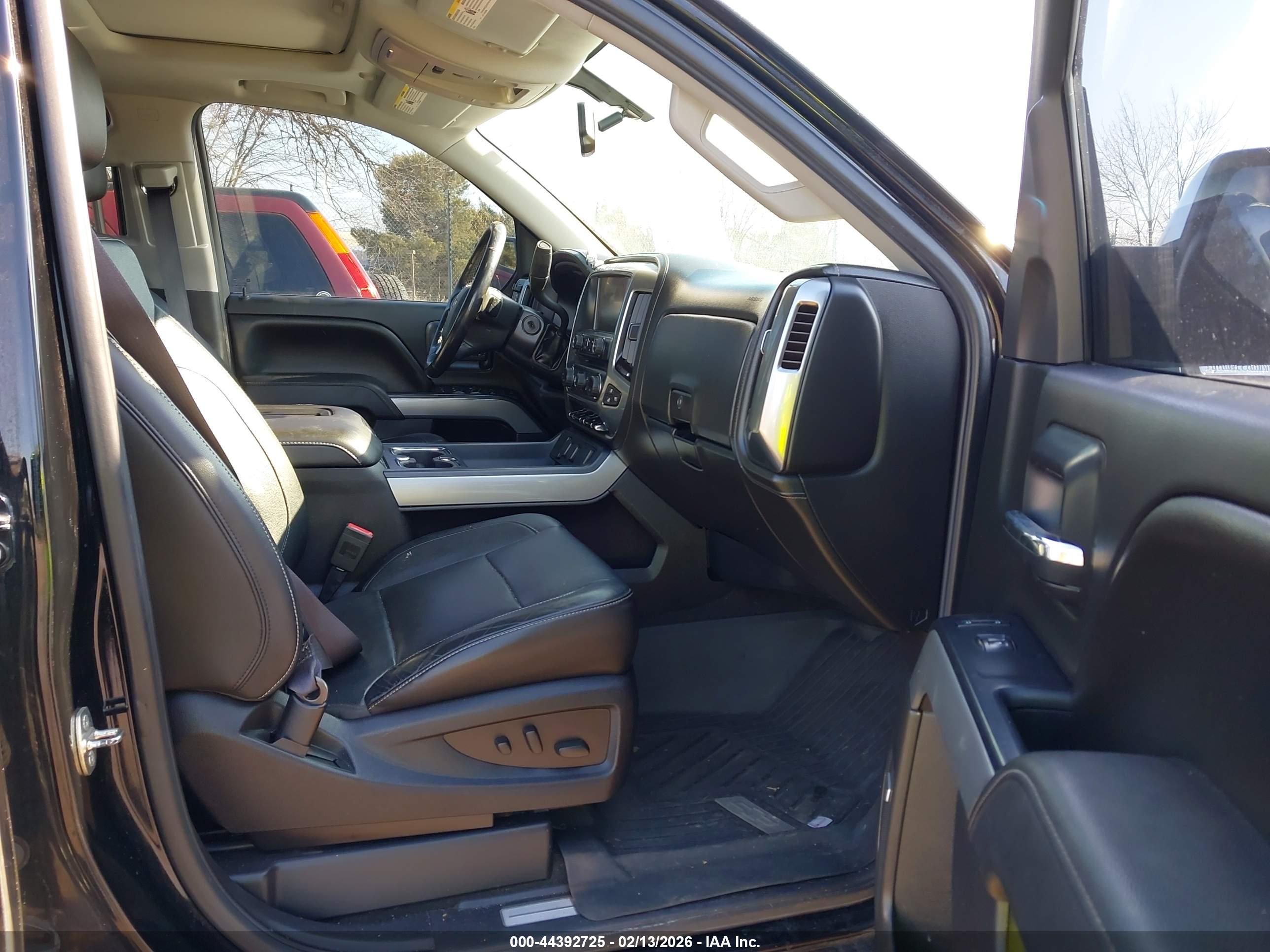 CHEVROLET SILVERADO image 5