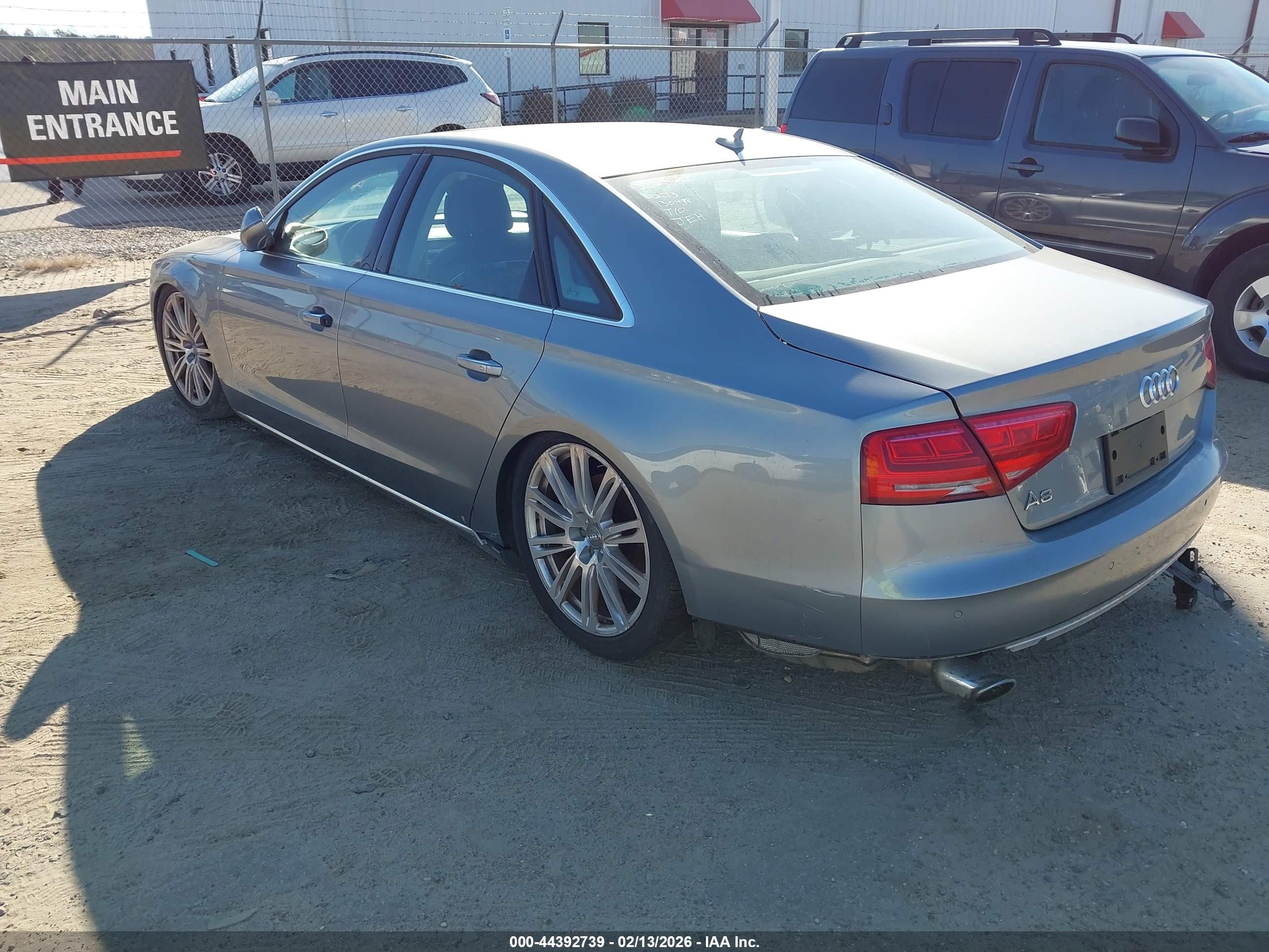 AUDI A8 image 3