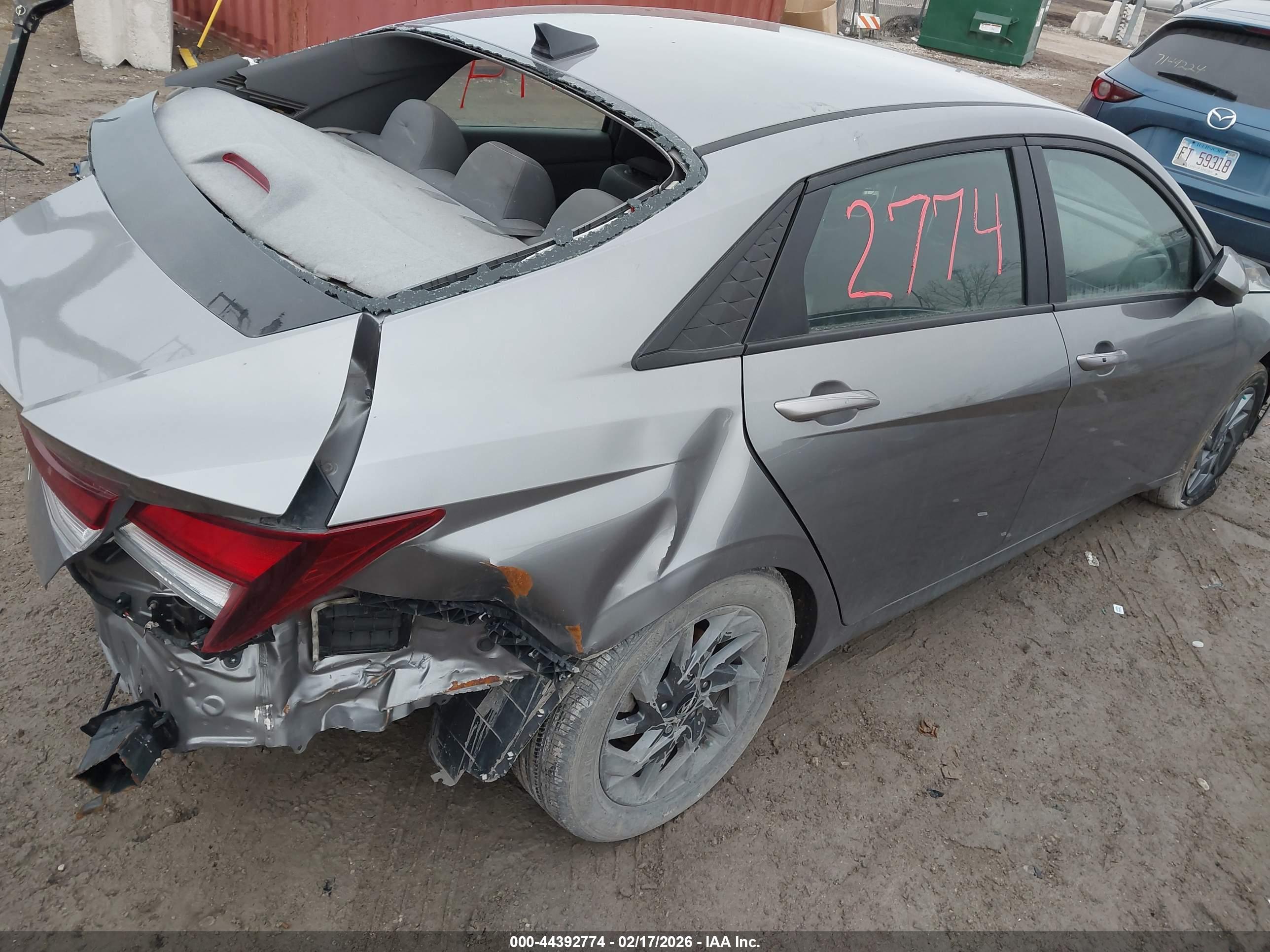 HYUNDAI ELANTRA image 4
