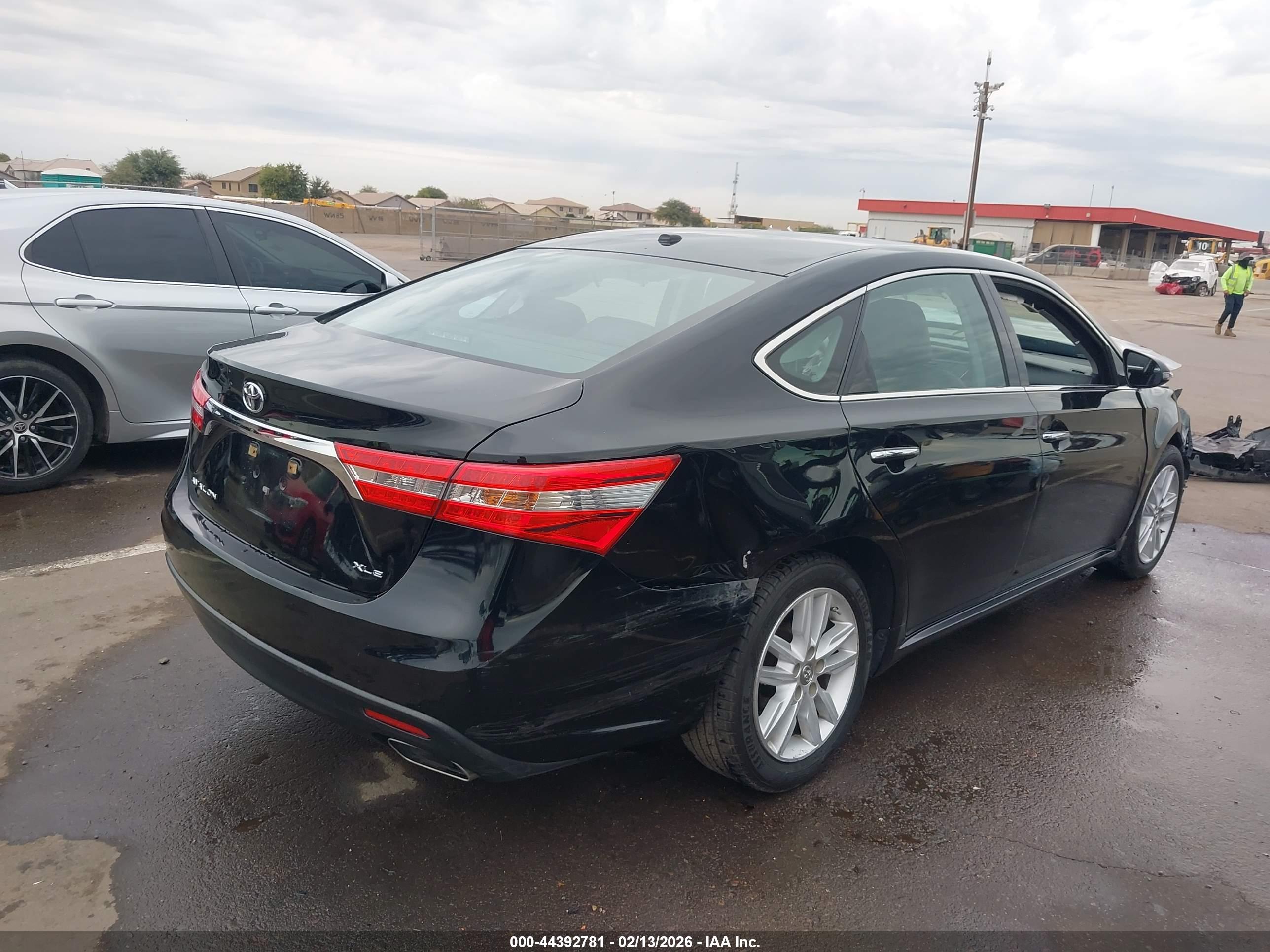 TOYOTA AVALON image 4