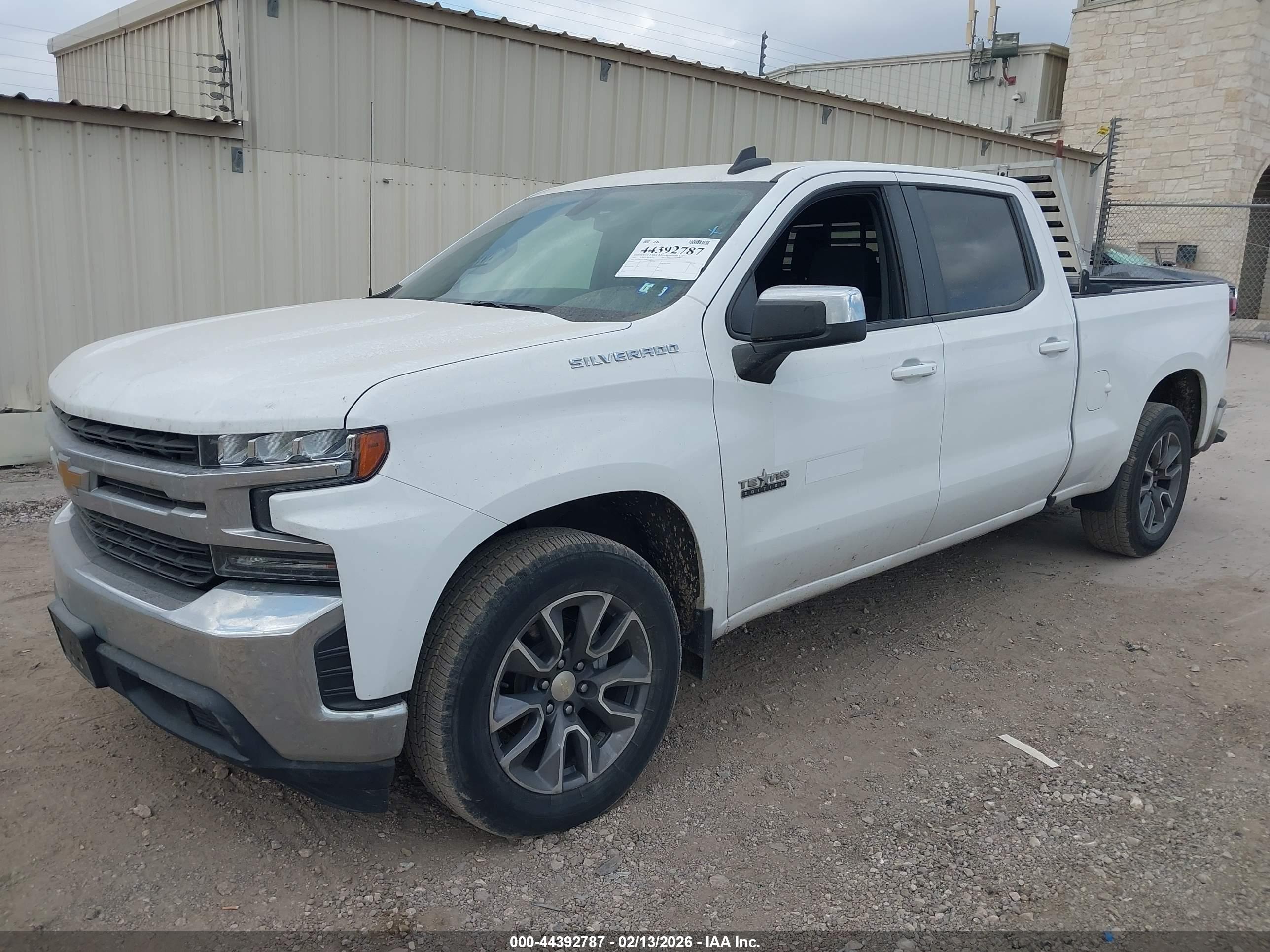 CHEVROLET SILVERADO image 2