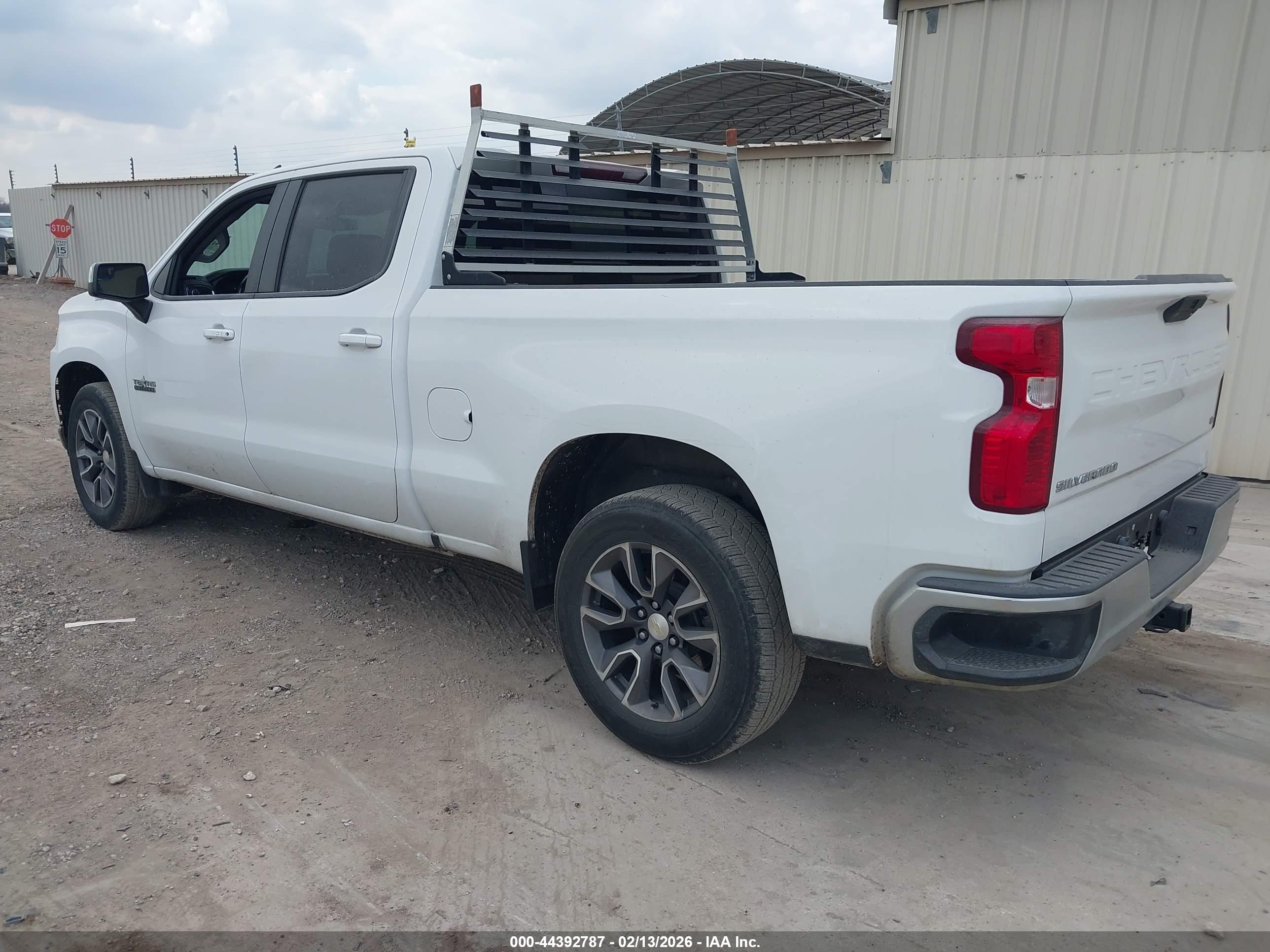 CHEVROLET SILVERADO image 3