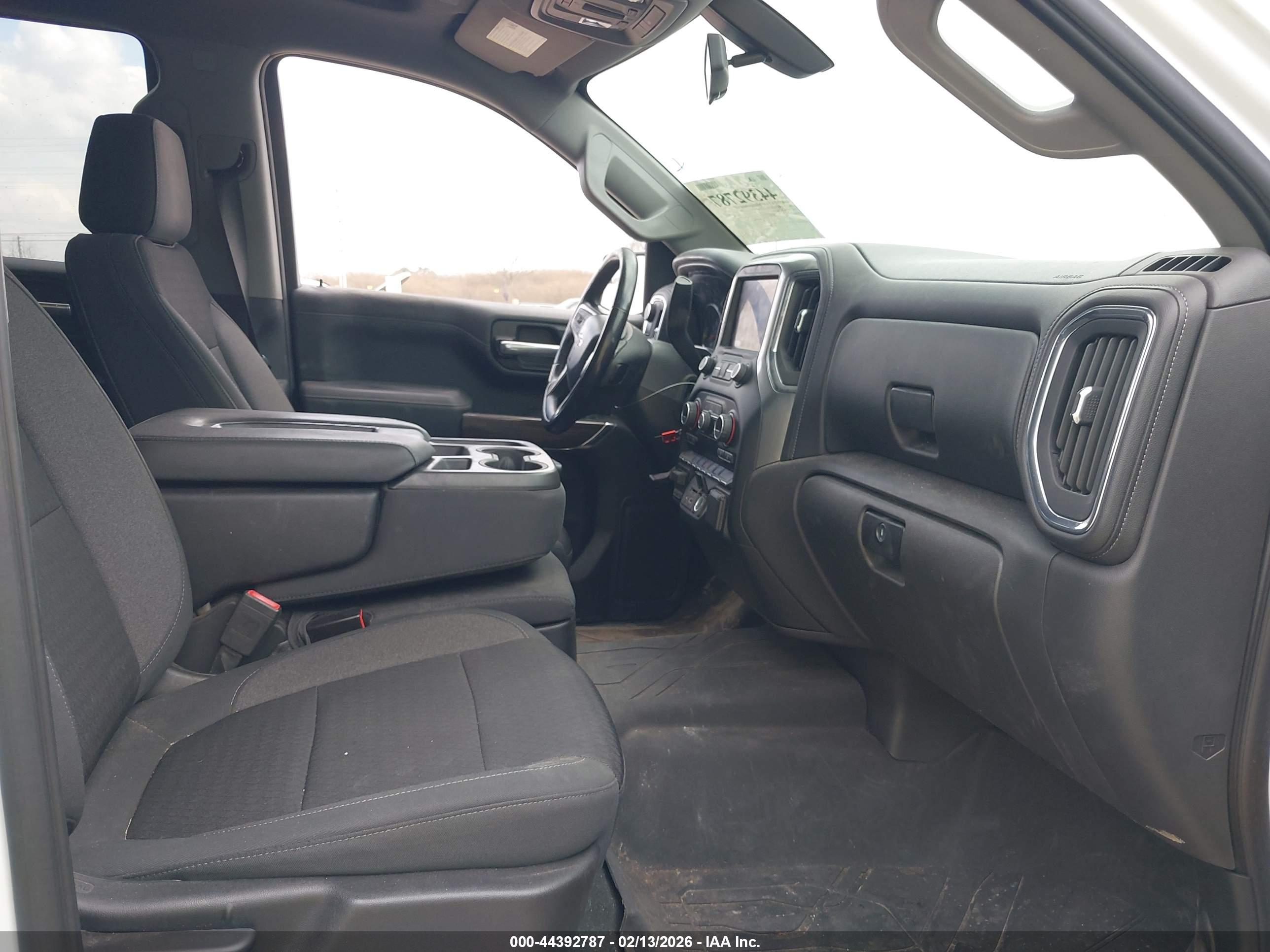 CHEVROLET SILVERADO image 5
