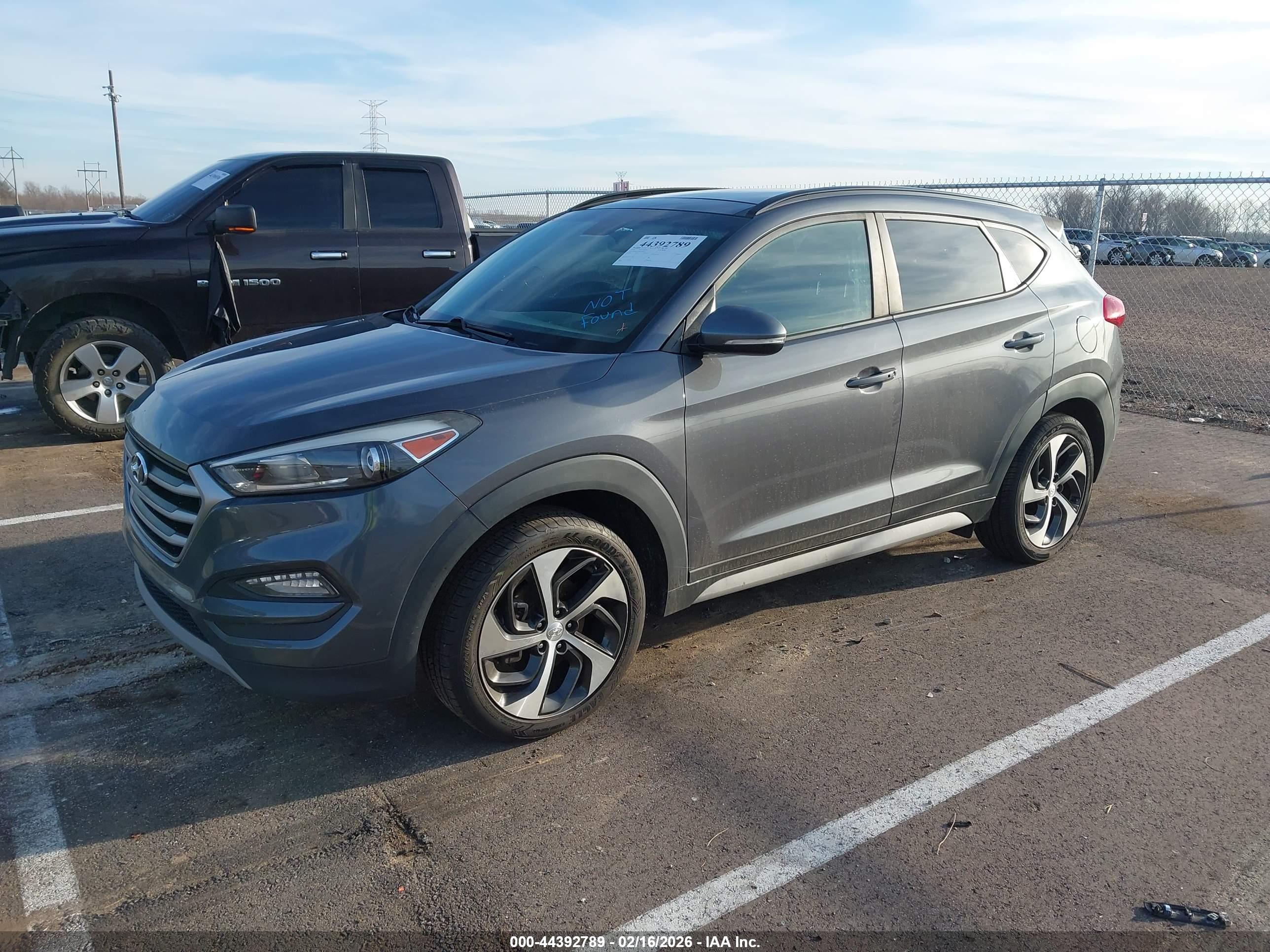 HYUNDAI TUCSON image 2