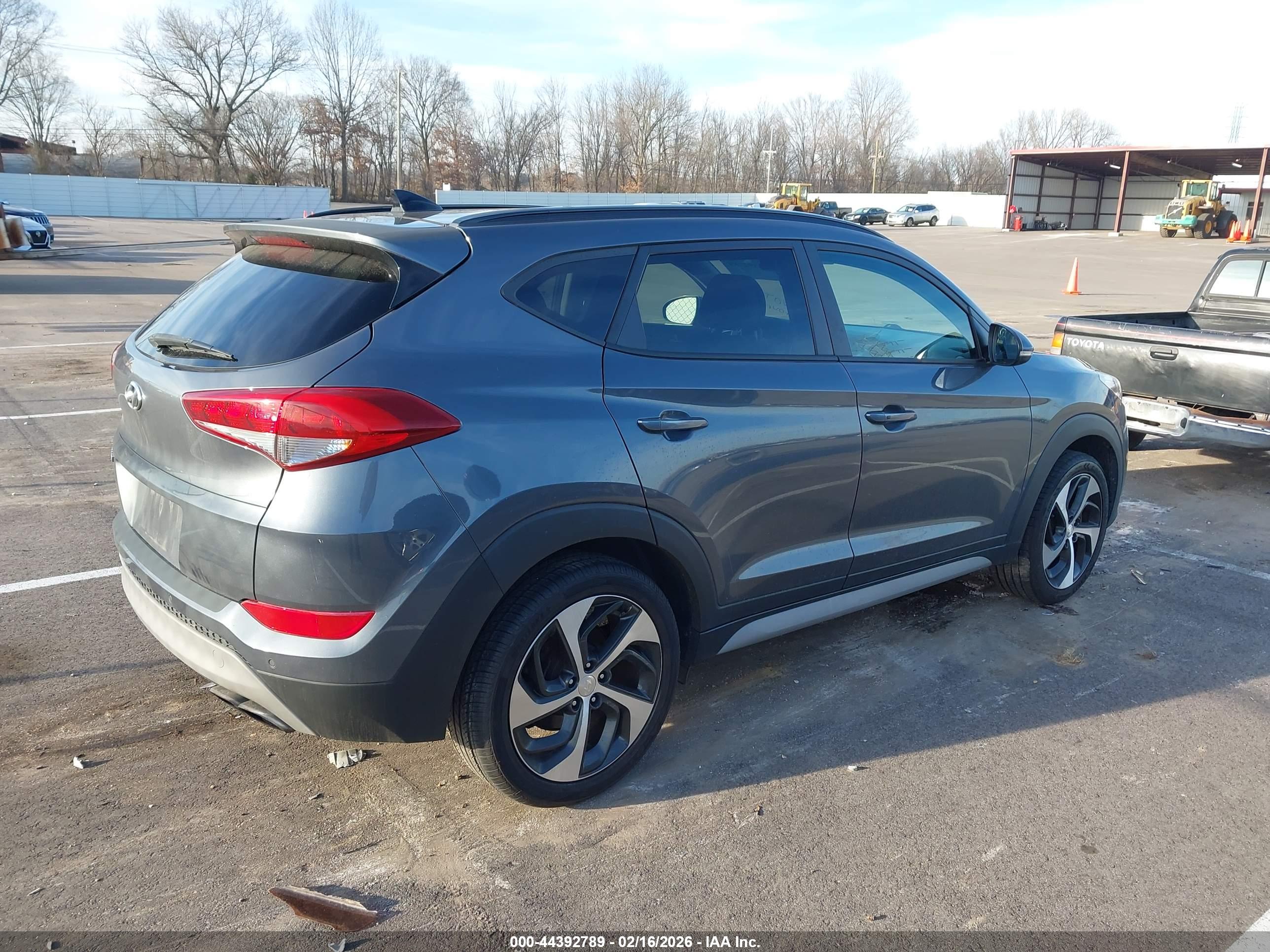 HYUNDAI TUCSON image 4