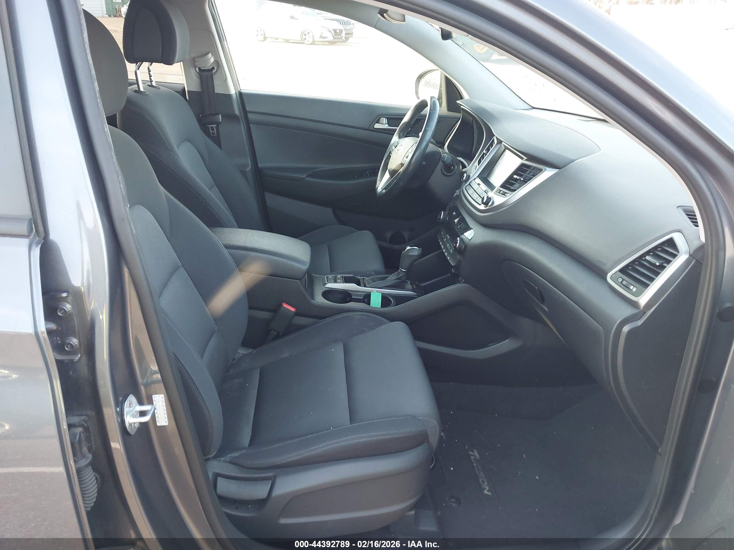HYUNDAI TUCSON image 5