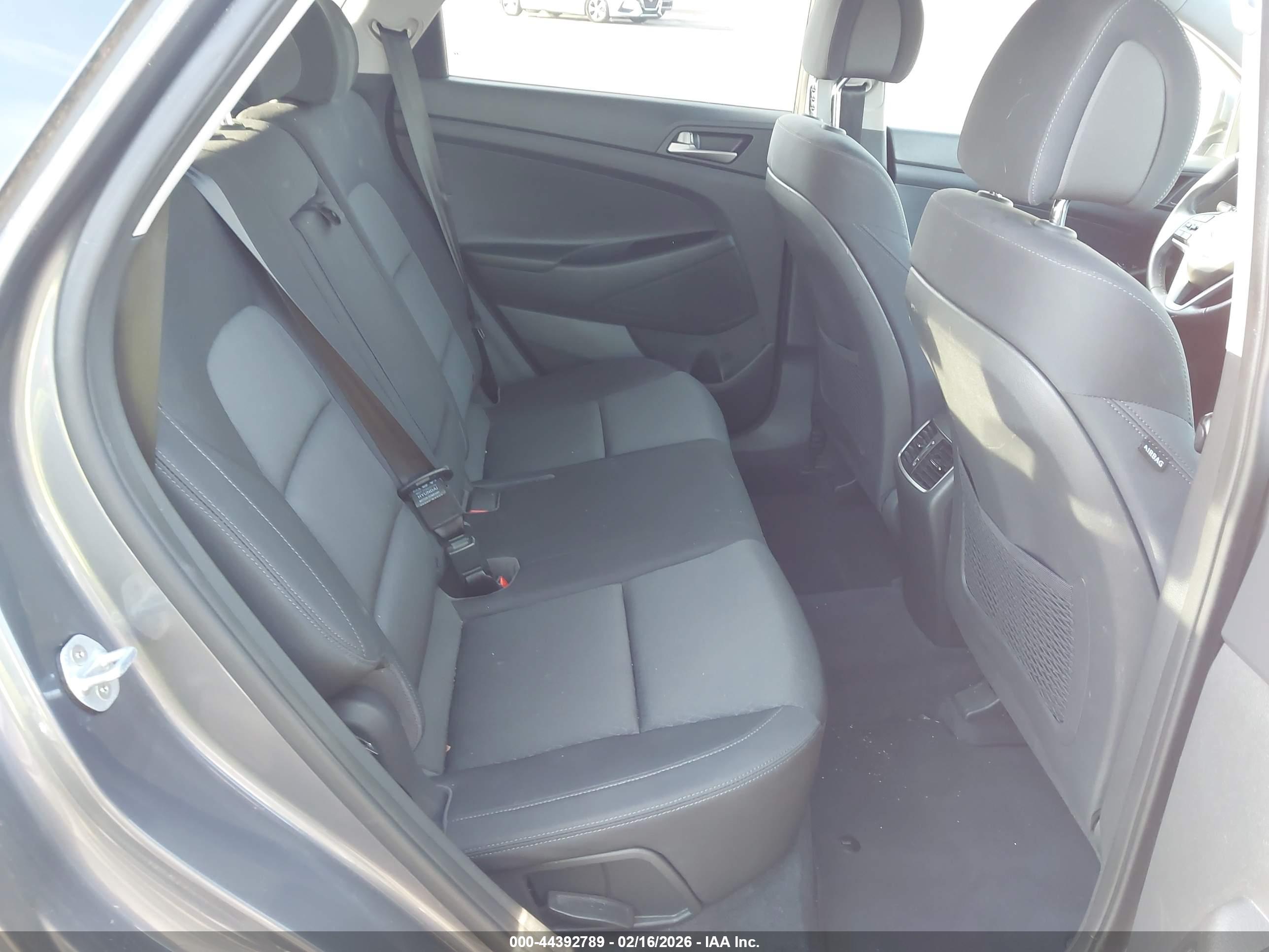 HYUNDAI TUCSON image 8