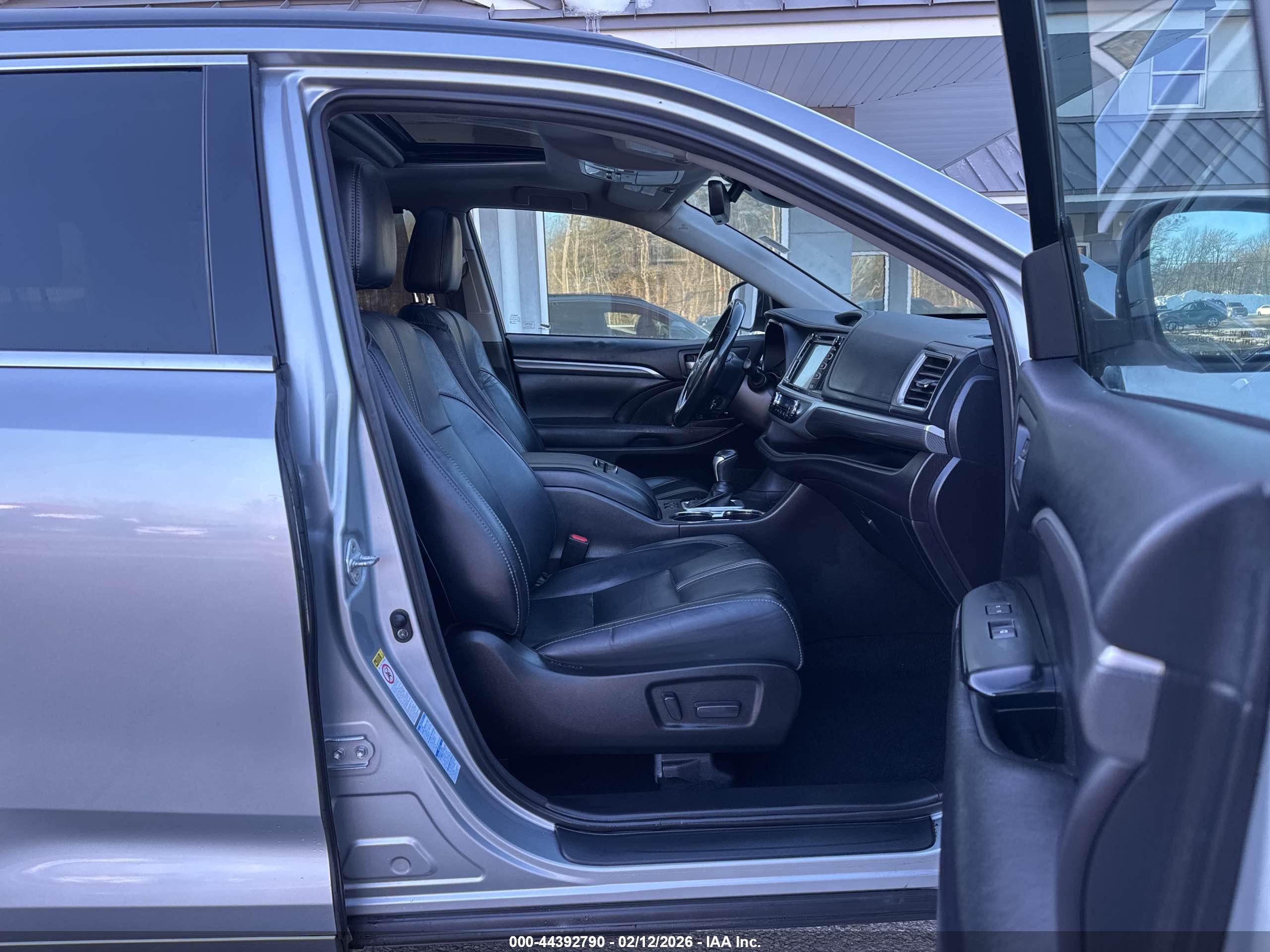 TOYOTA HIGHLANDER image 5