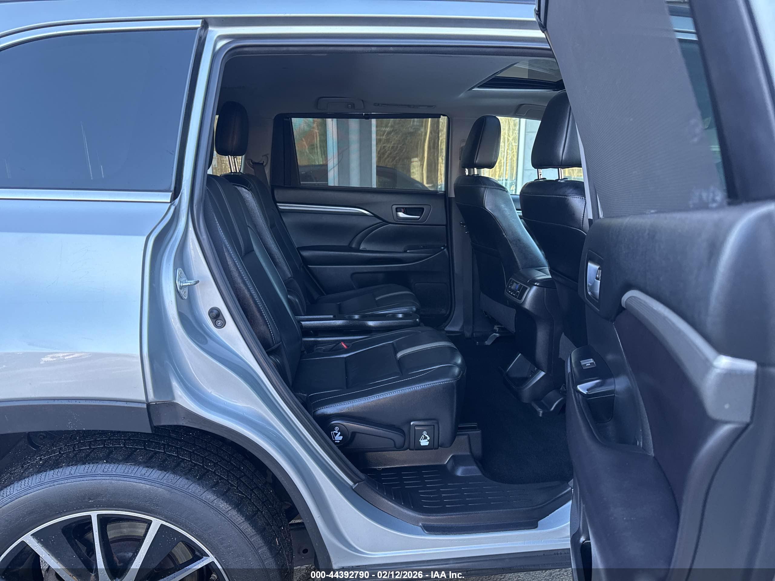 TOYOTA HIGHLANDER image 8