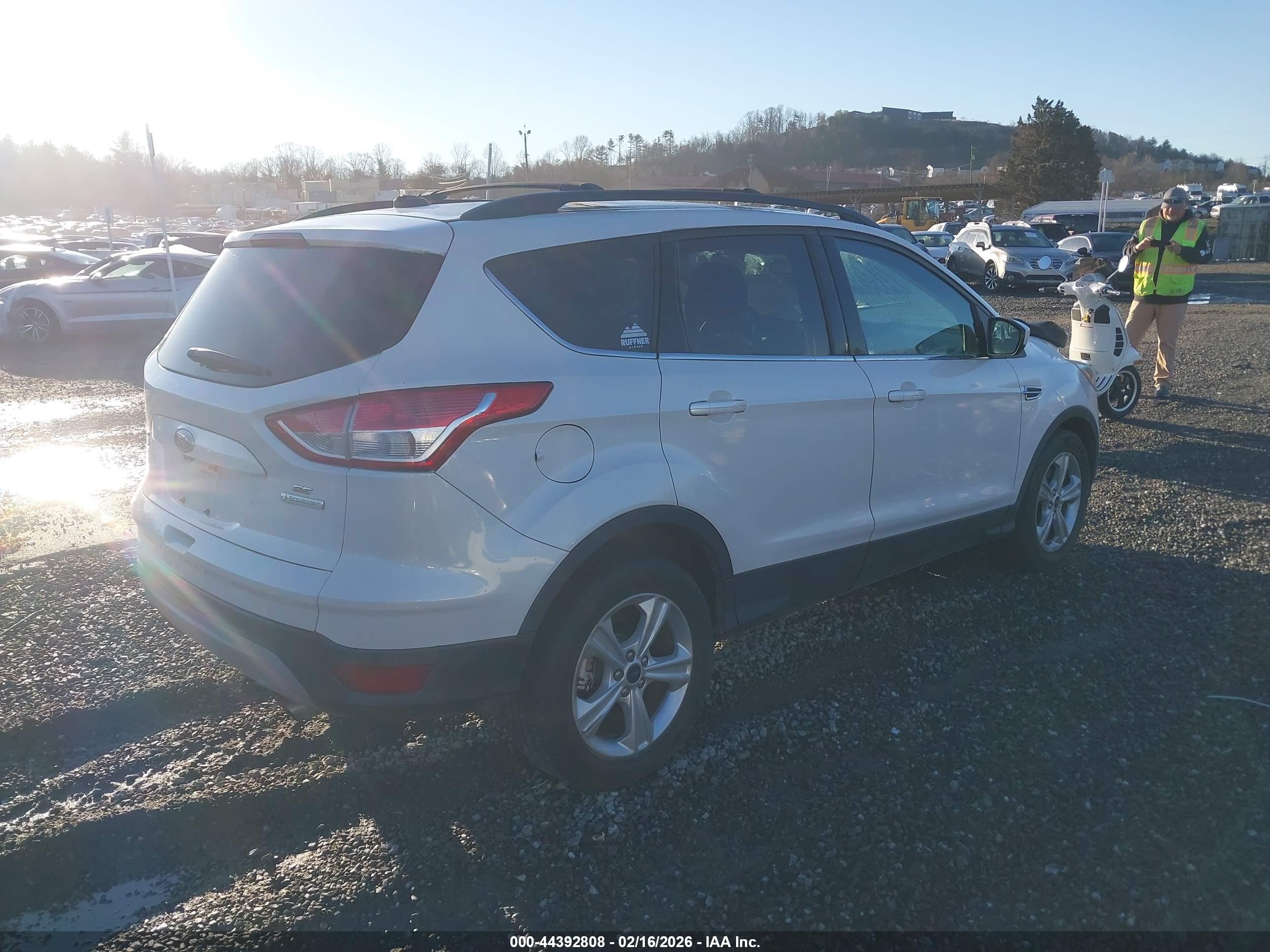 FORD ESCAPE image 4