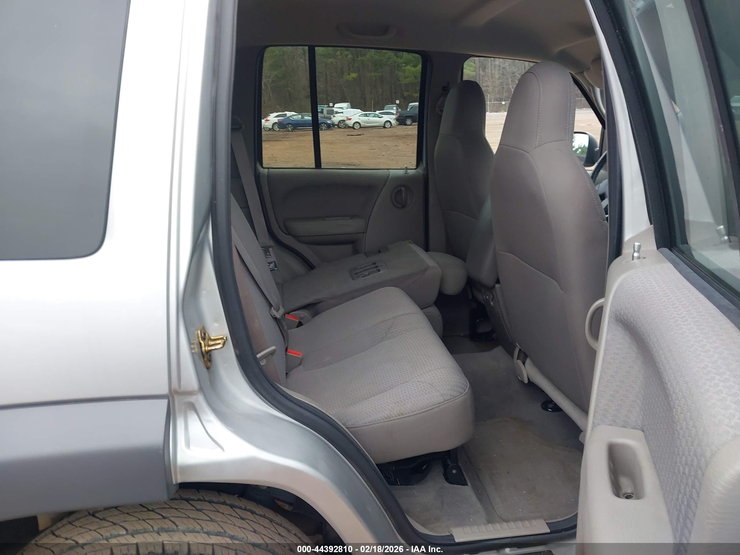 JEEP LIBERTY image 8