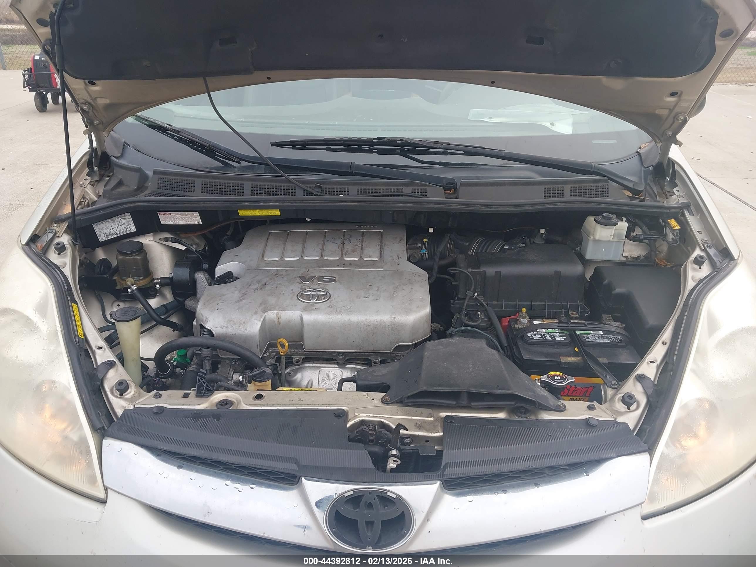 TOYOTA SIENNA image 10