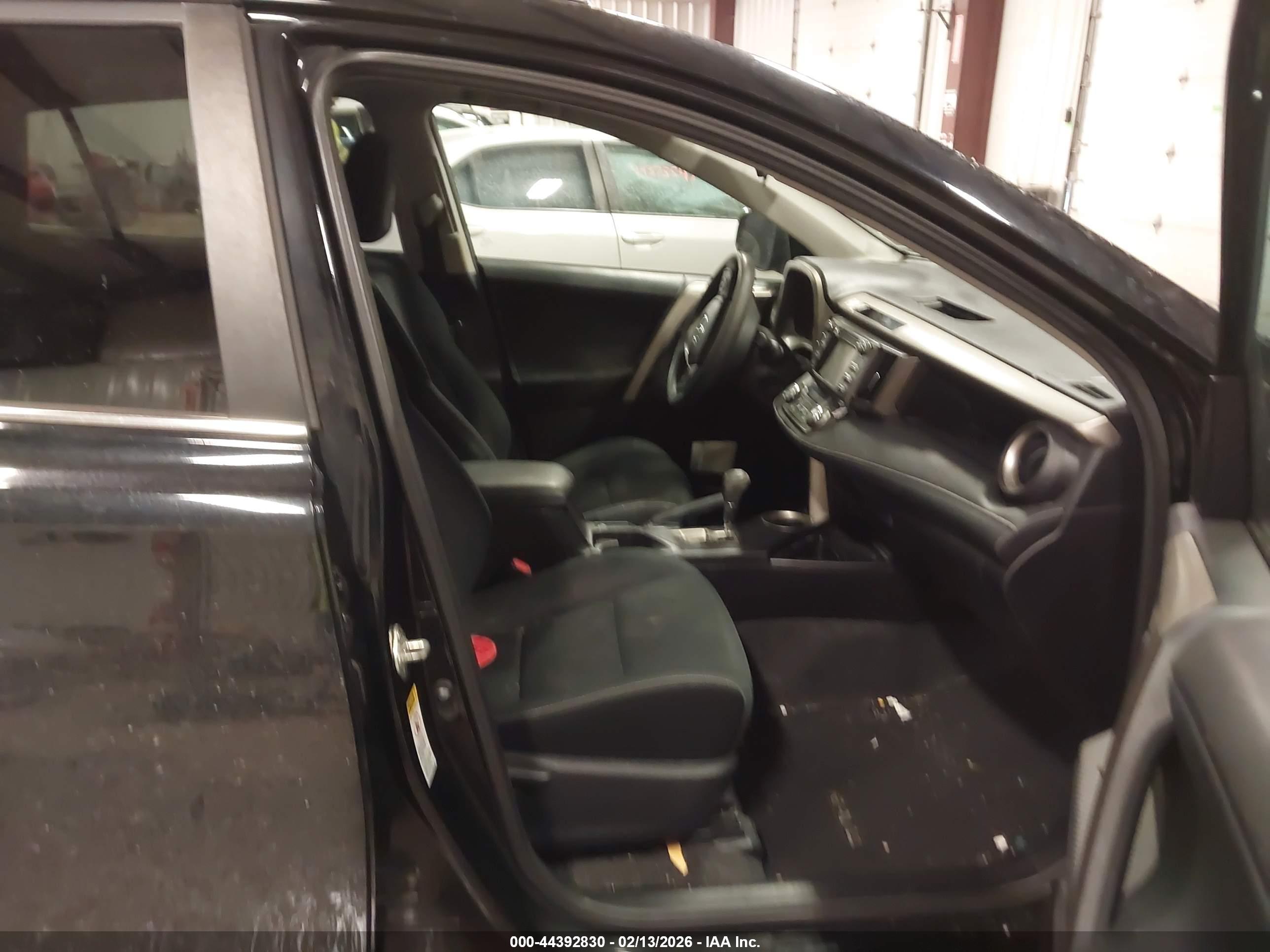 TOYOTA RAV4 image 5