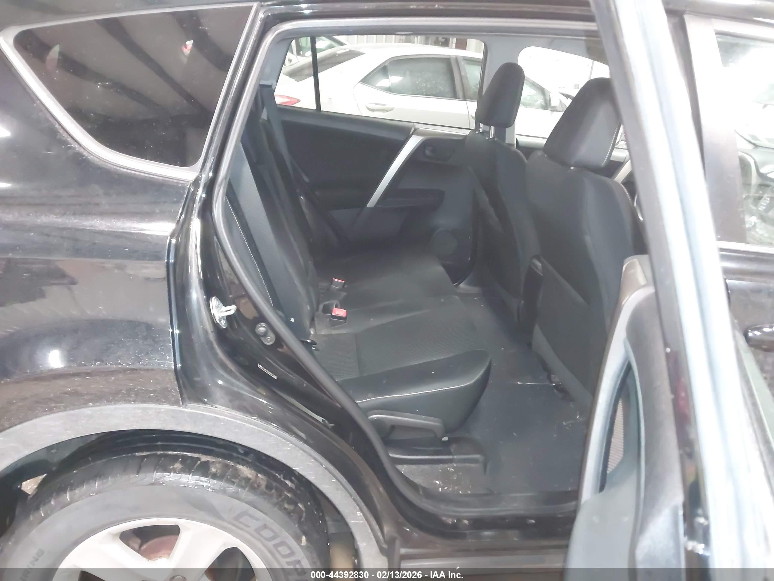 TOYOTA RAV4 image 8