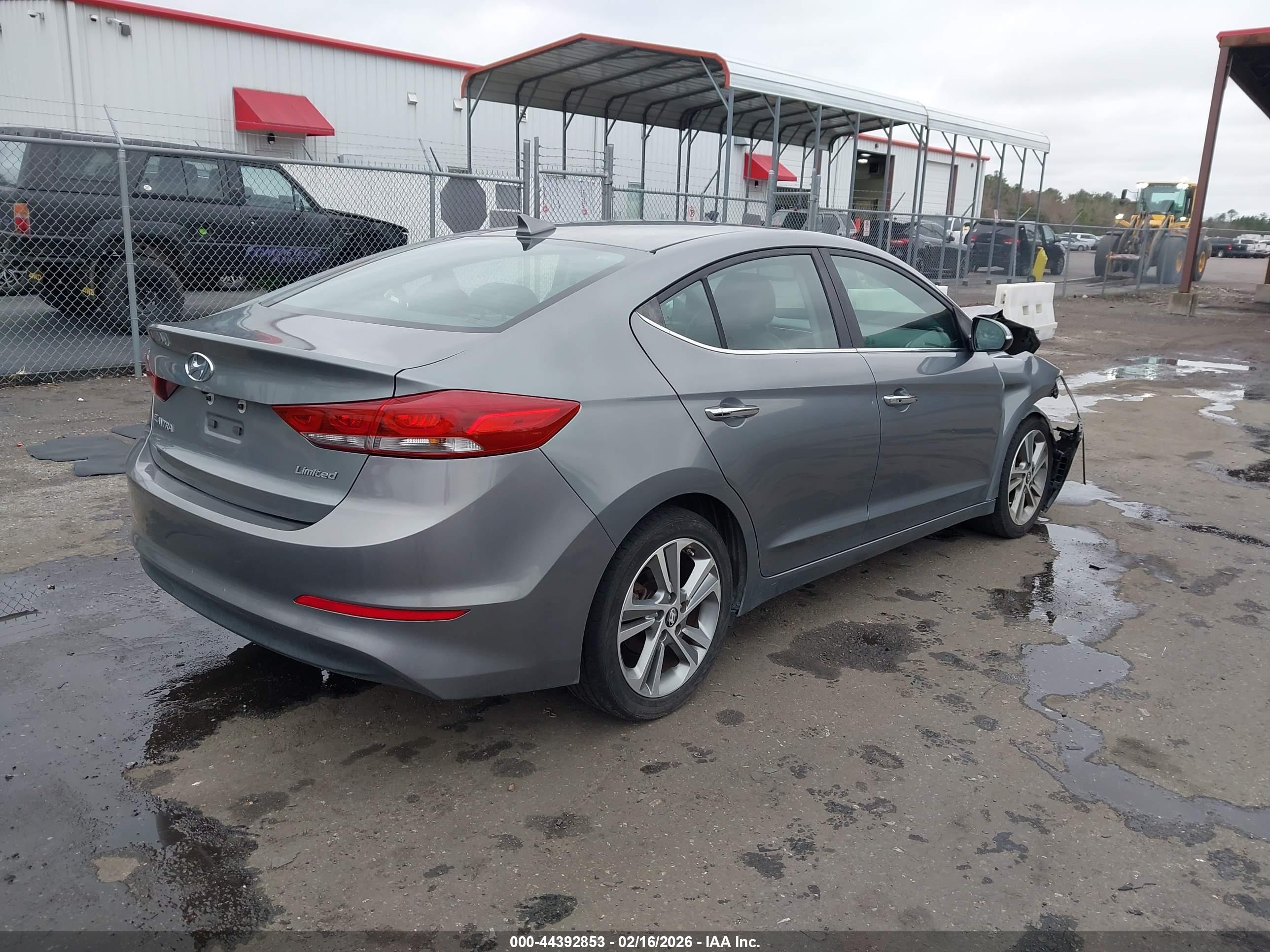 HYUNDAI ELANTRA image 4