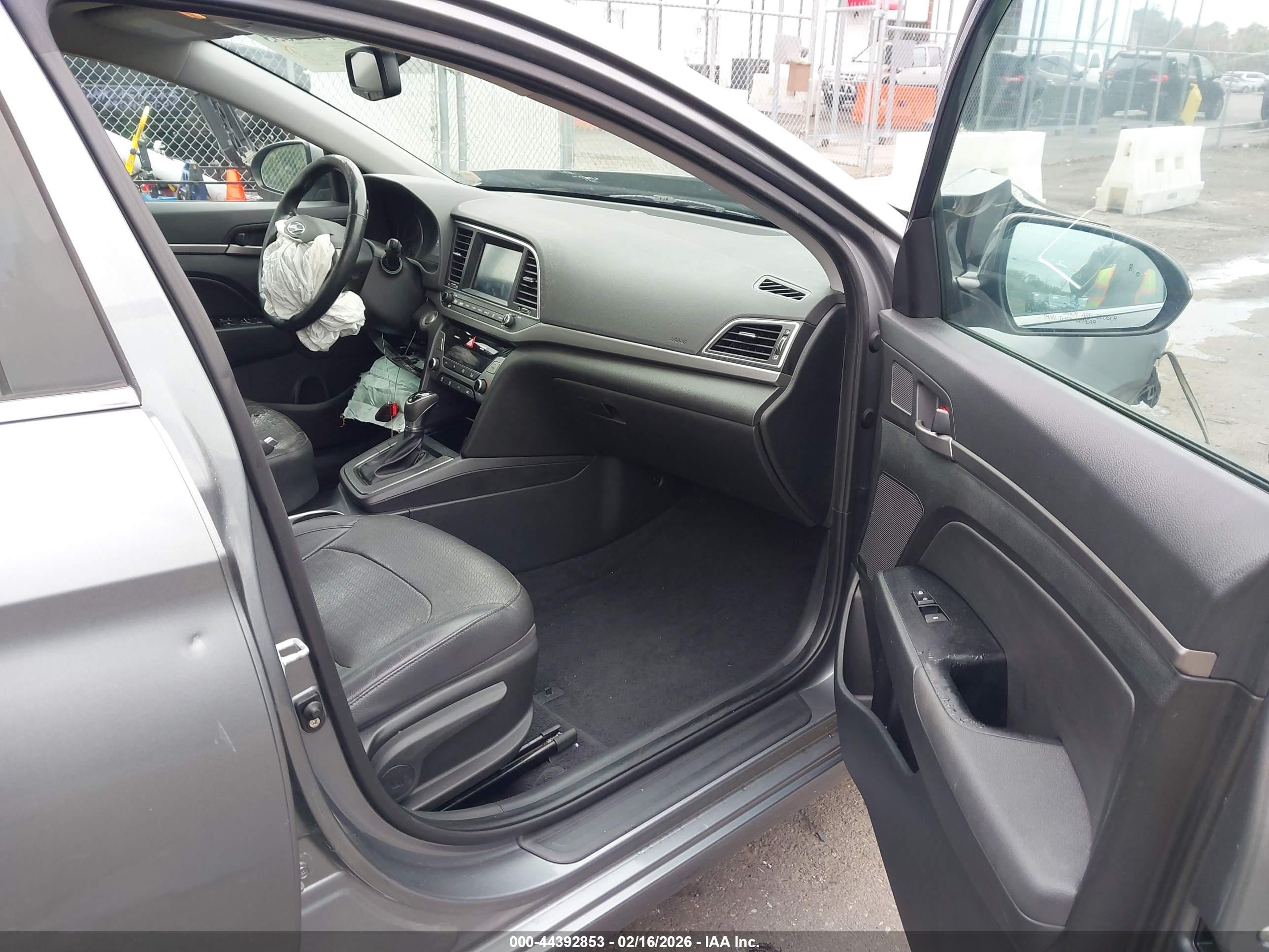 HYUNDAI ELANTRA image 5