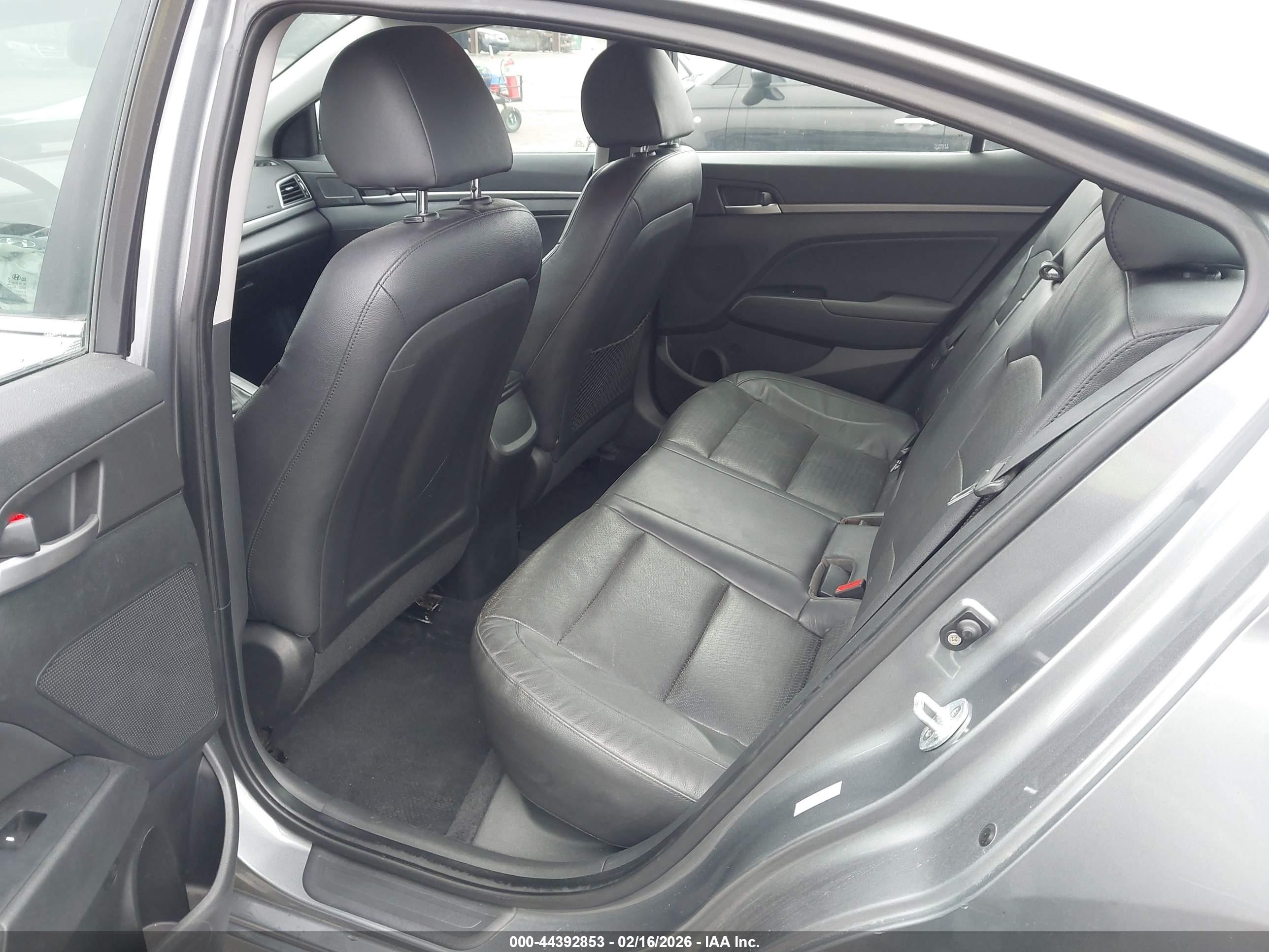 HYUNDAI ELANTRA image 8