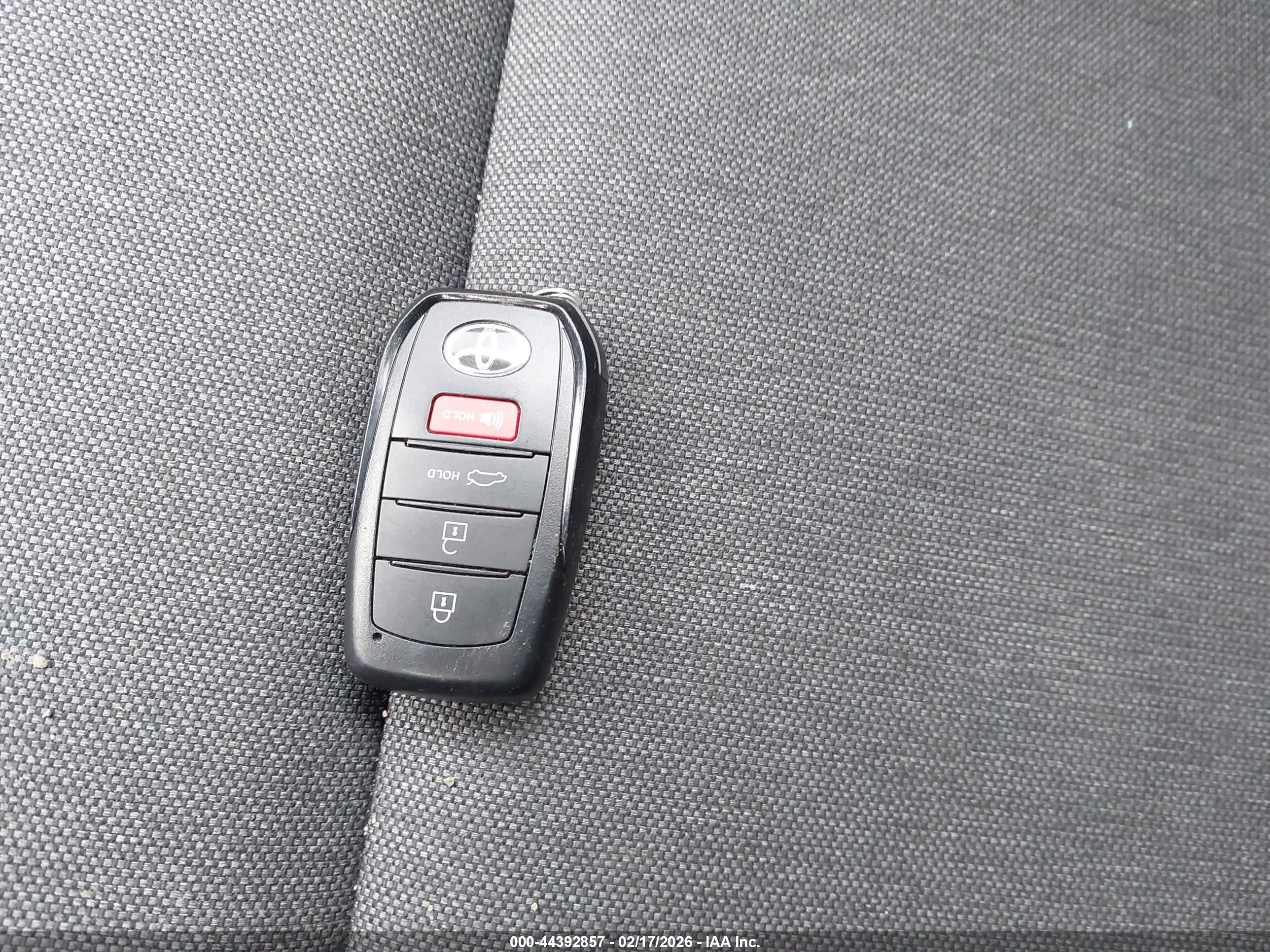 TOYOTA CAMRY image 11
