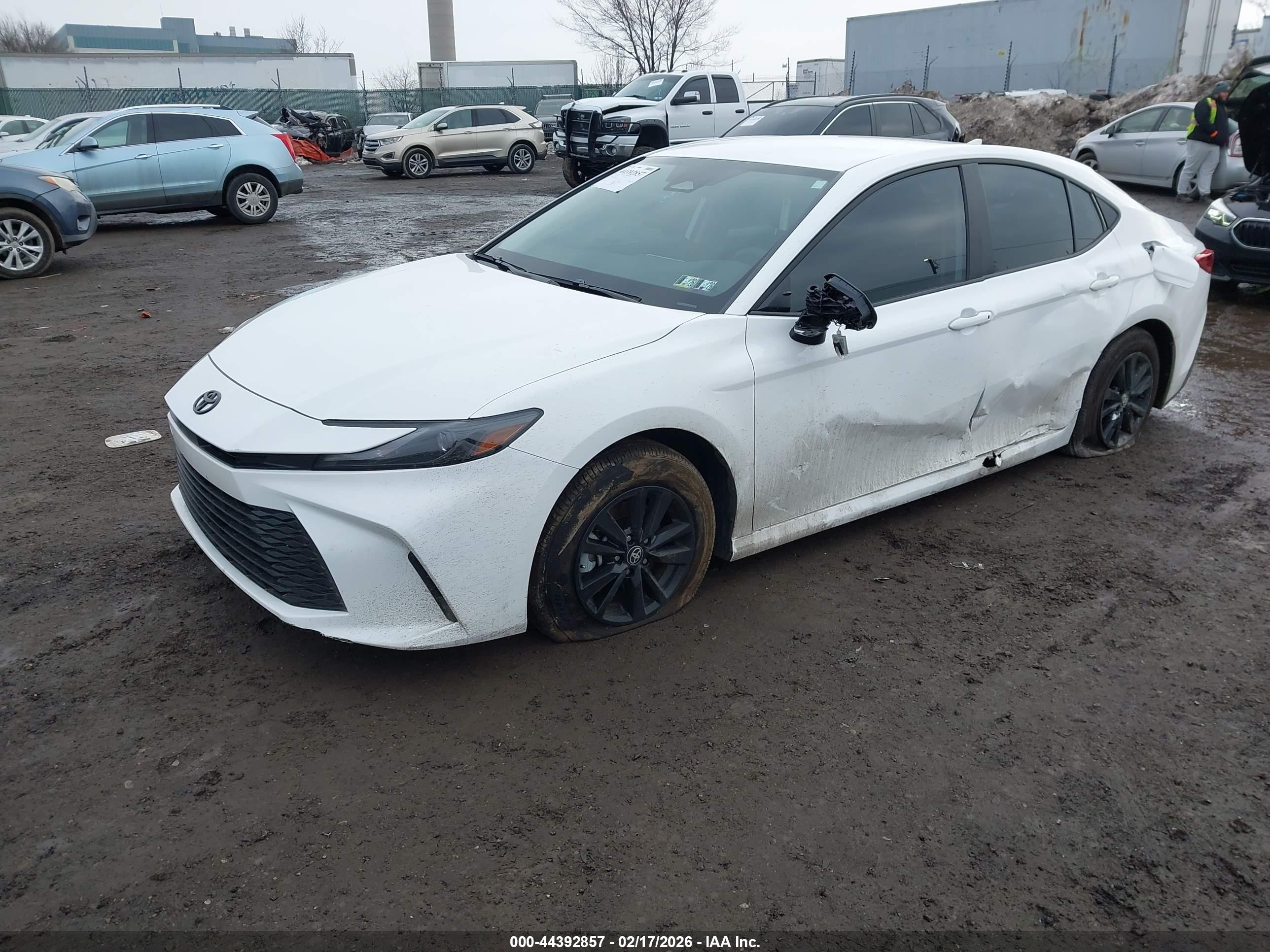 TOYOTA CAMRY image 2