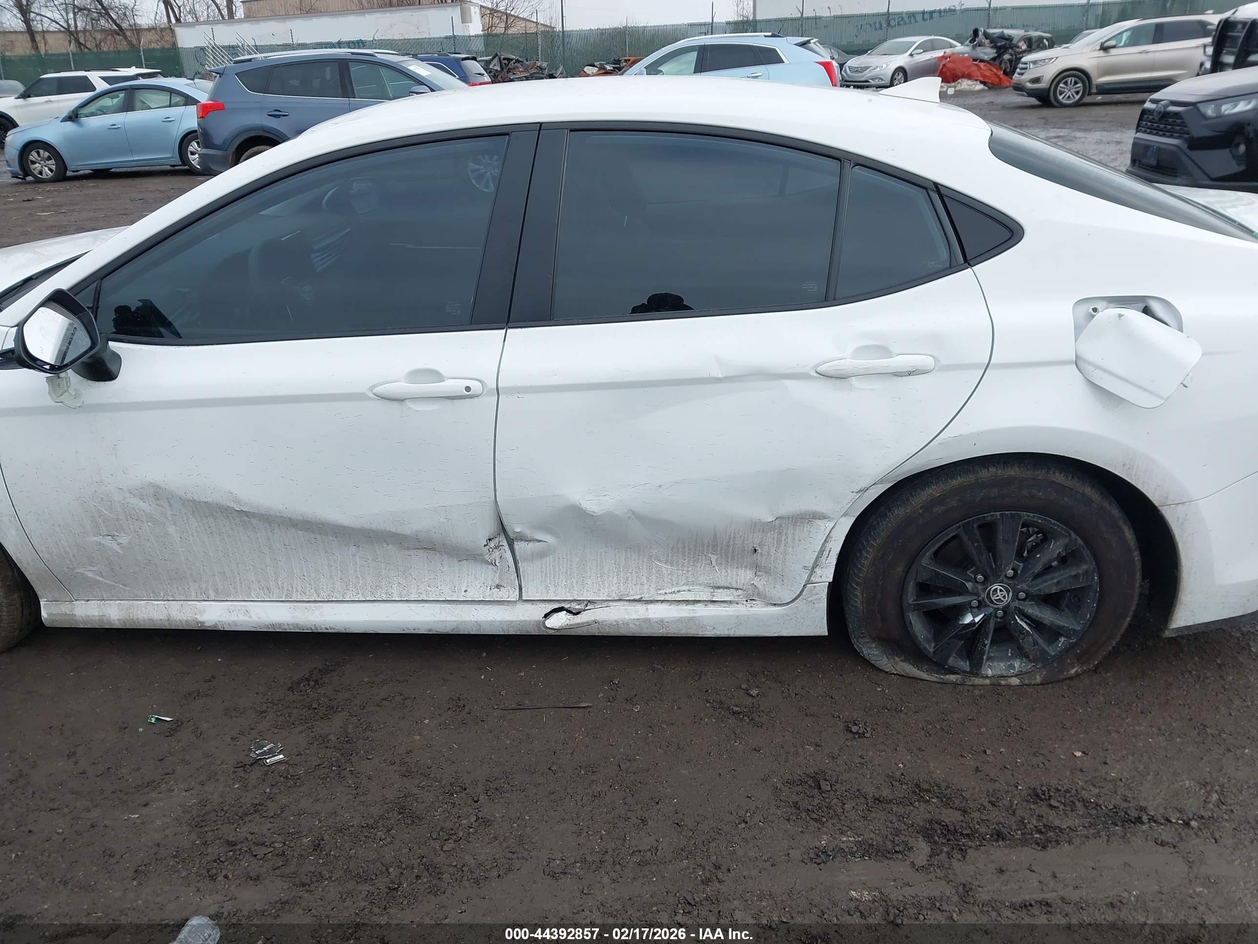 TOYOTA CAMRY image 6