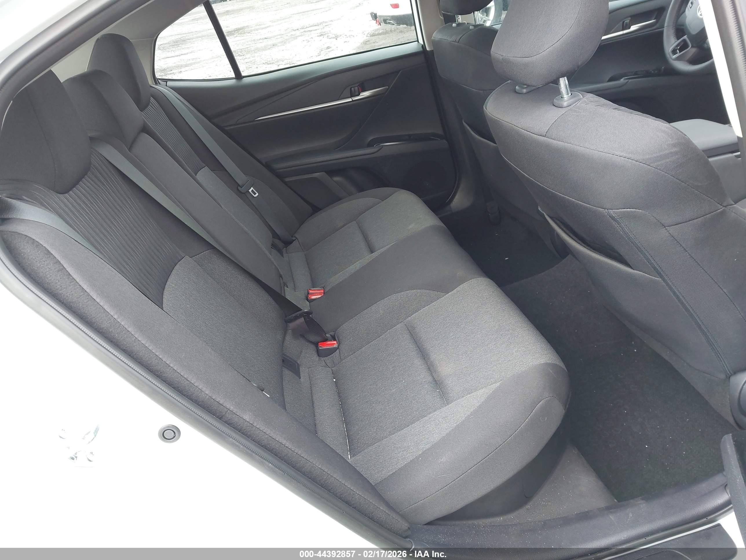 TOYOTA CAMRY image 8