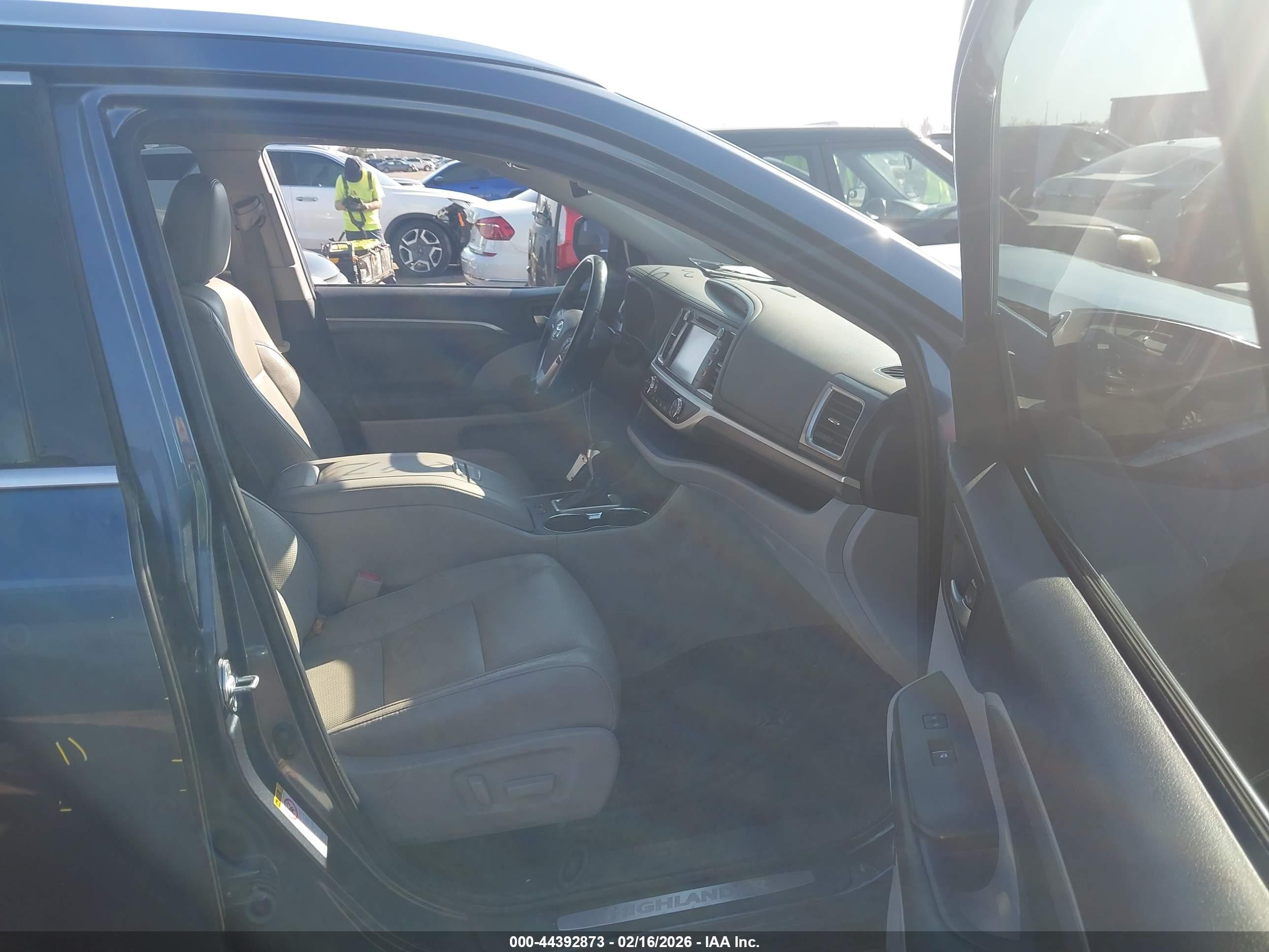 TOYOTA HIGHLANDER image 5