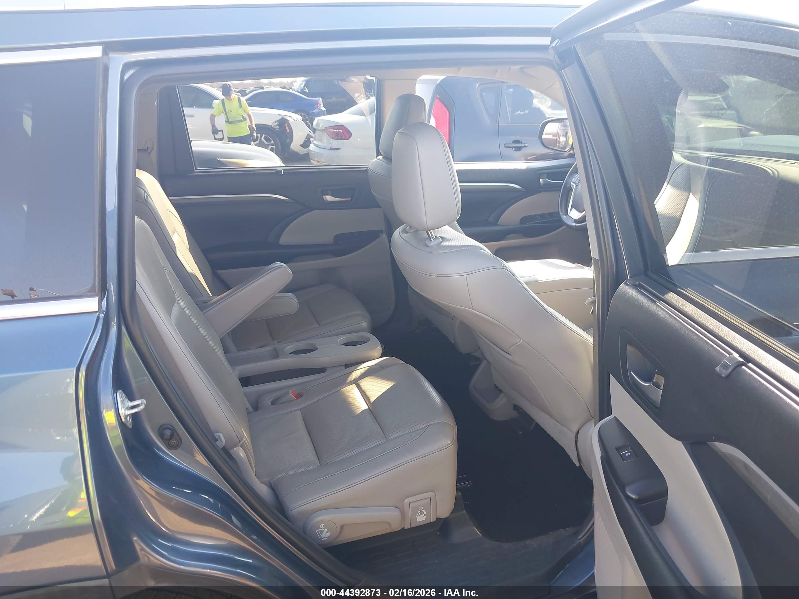 TOYOTA HIGHLANDER image 8