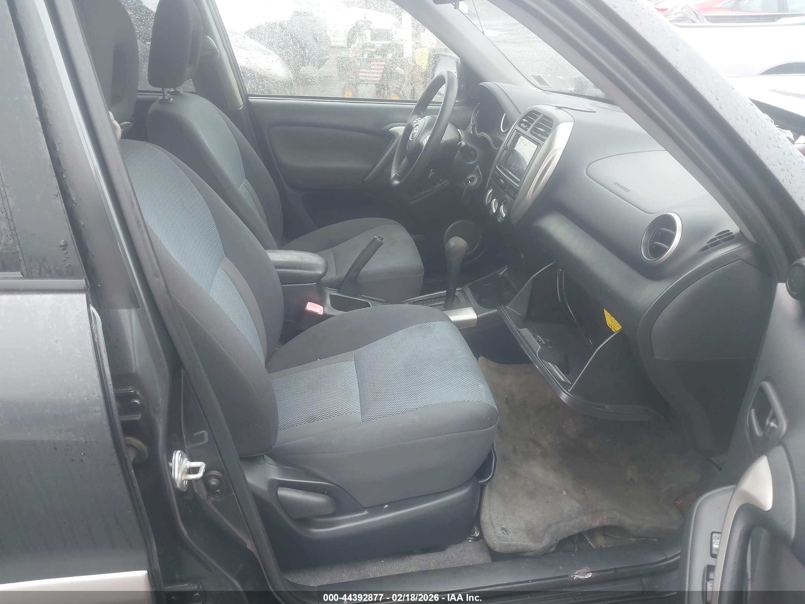 TOYOTA RAV4 image 5