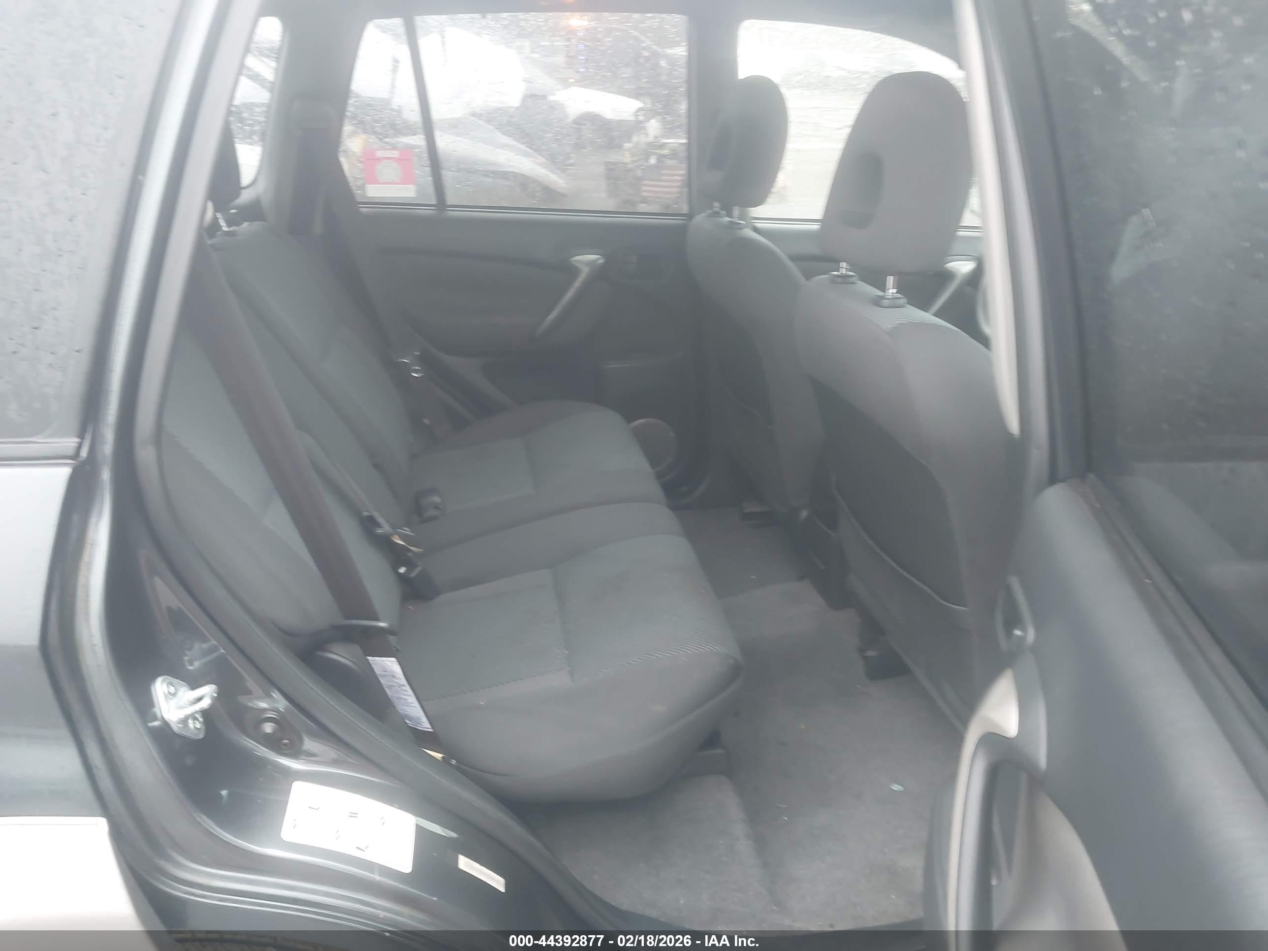 TOYOTA RAV4 image 8