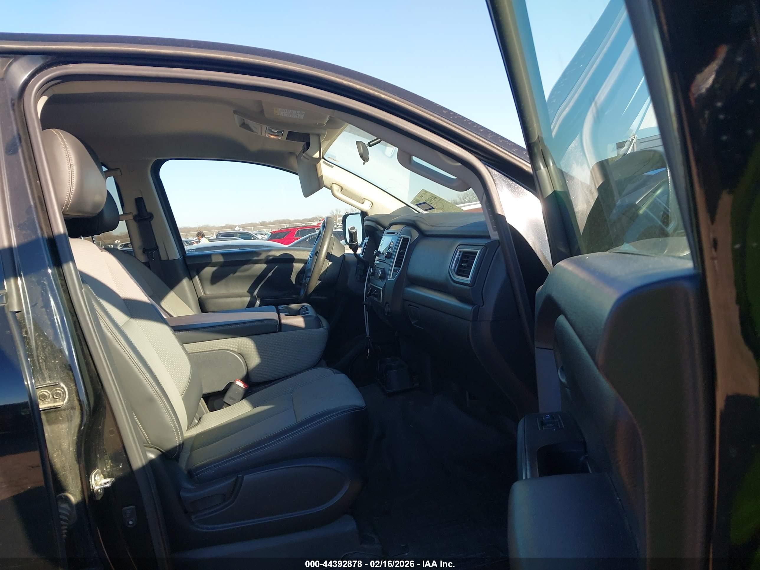 NISSAN TITAN image 5