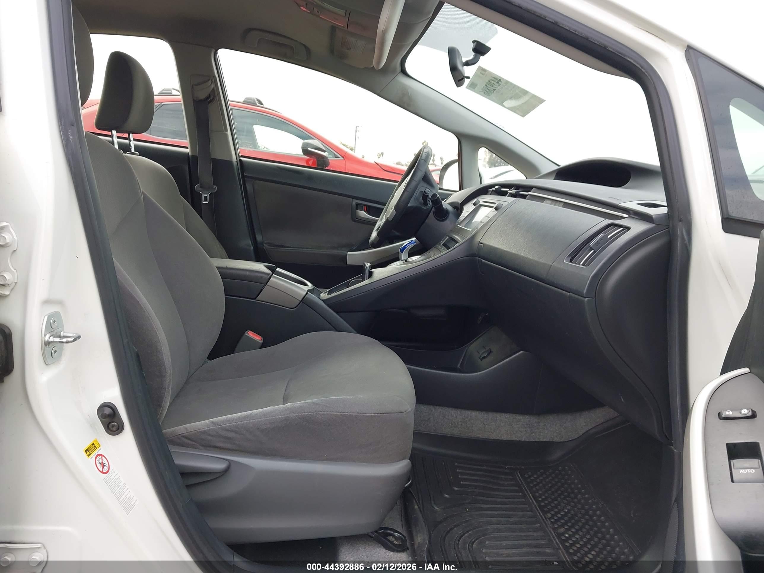 TOYOTA PRIUS image 5