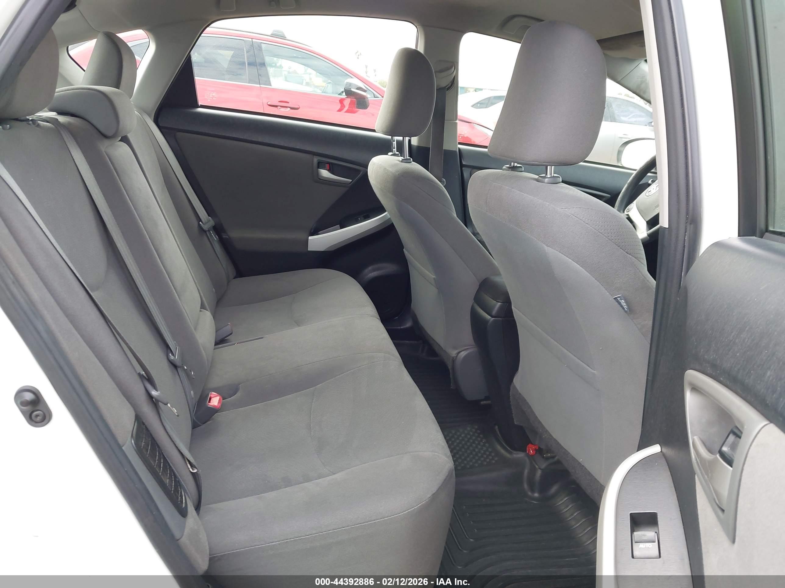 TOYOTA PRIUS image 8