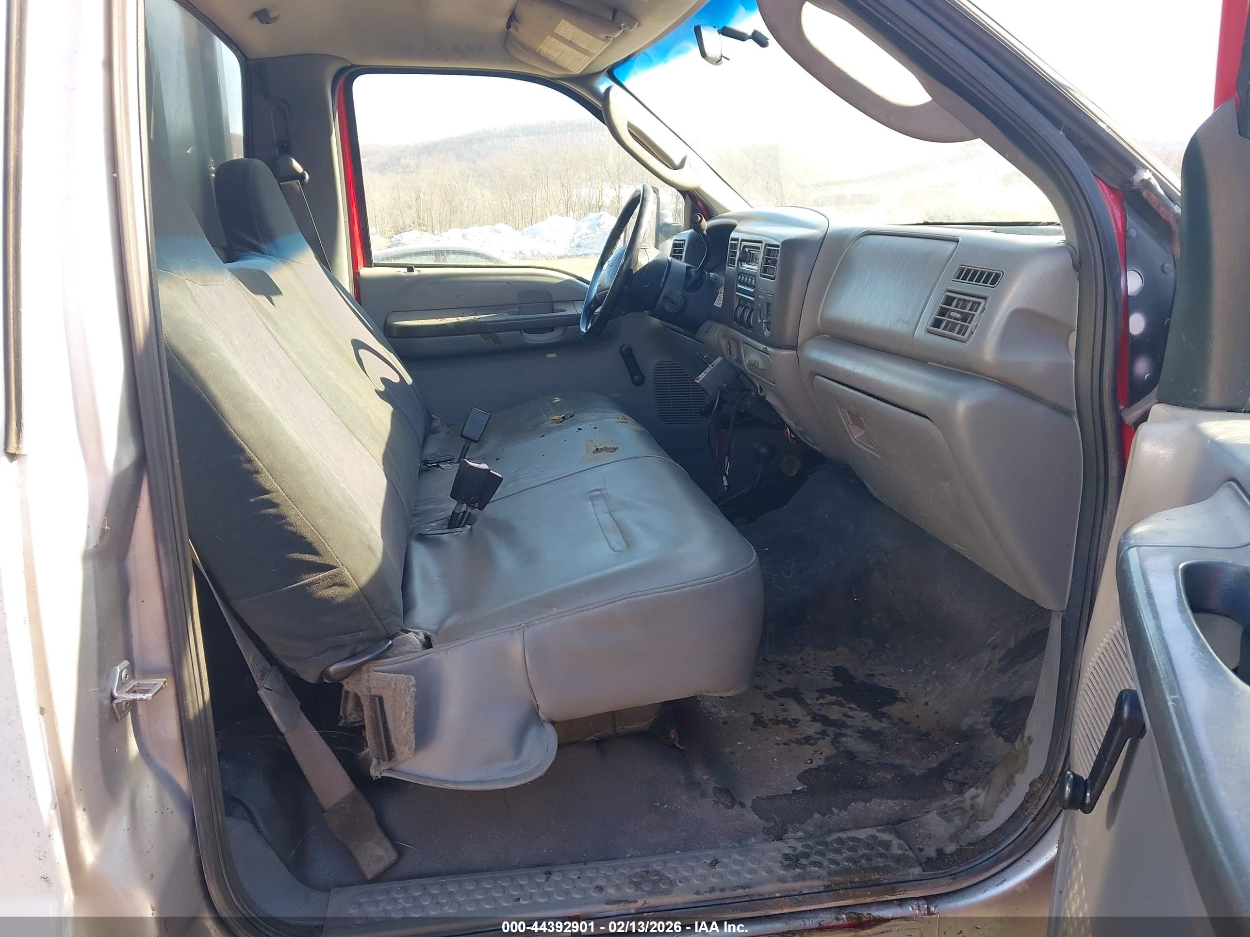 FORD F-550 image 8