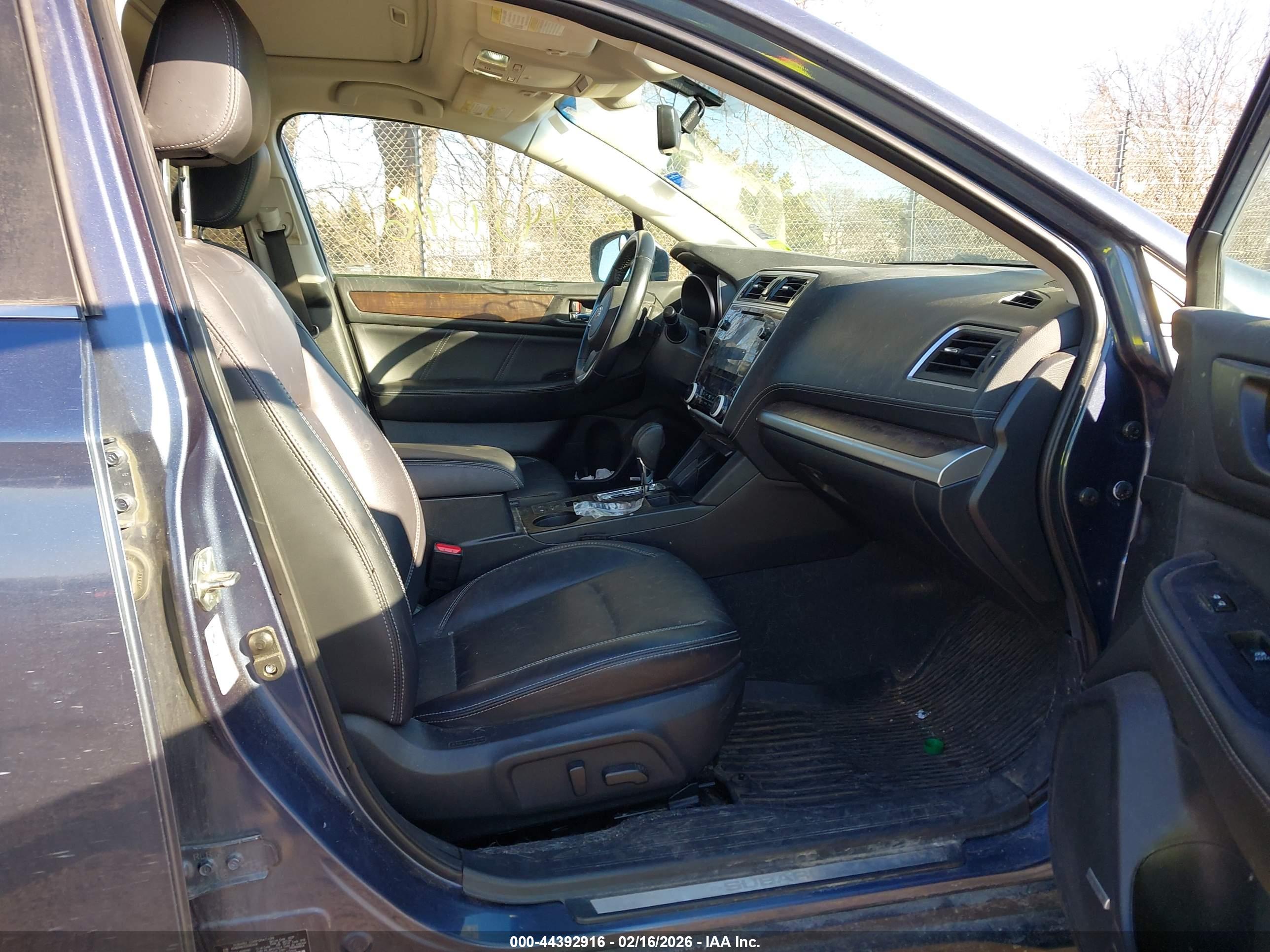 SUBARU OUTBACK image 5